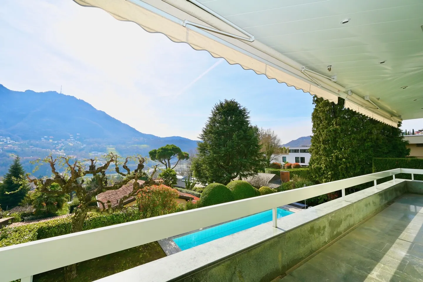 Incantevole Villa Bifamiliare con Giardino e Piscina Privati - Foto 15 von 20