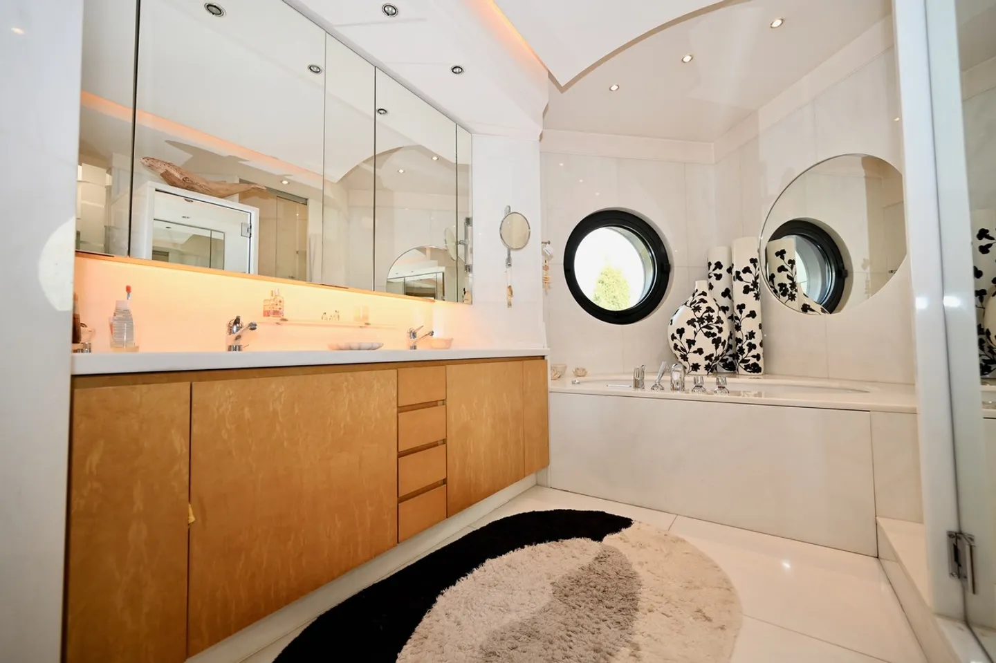 Incantevole Villa Bifamiliare con Giardino e Piscina Privati - Foto 16 von 20