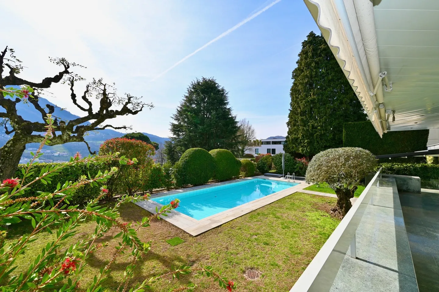 Incantevole Villa Bifamiliare con Giardino e Piscina Privati - Foto 3 von 20