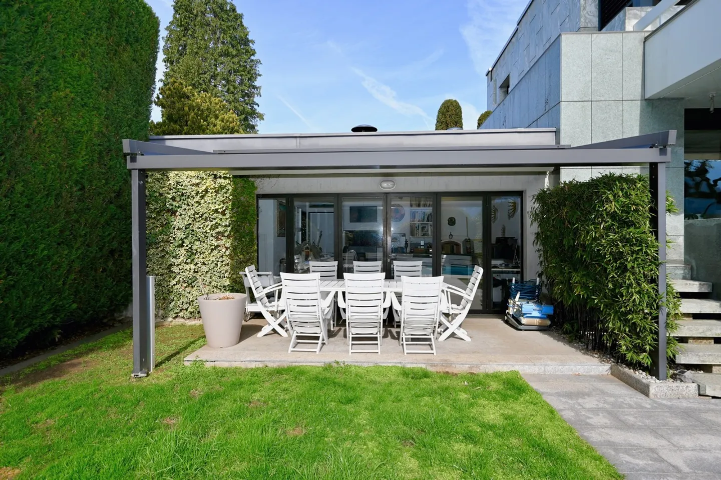 Incantevole Villa Bifamiliare con Giardino e Piscina Privati - Foto 4 von 20