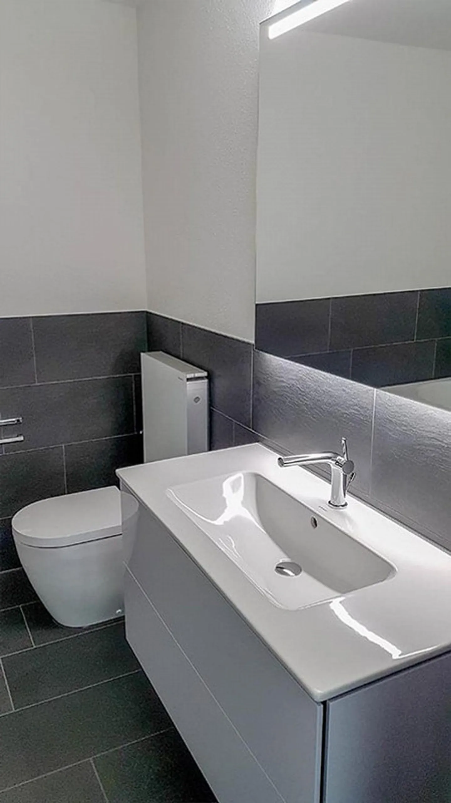 Charming and sun-drenched terrace apartment - Photo 3 of 8