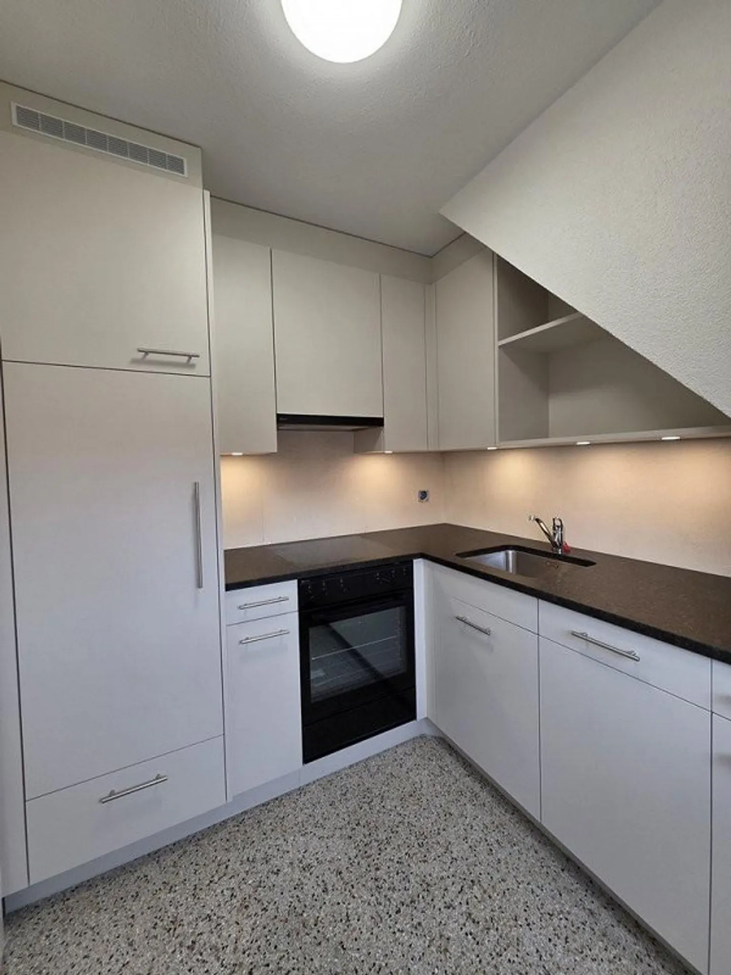 Appartement 2 pièces à louer immédiatement - Photo 2 sur 8