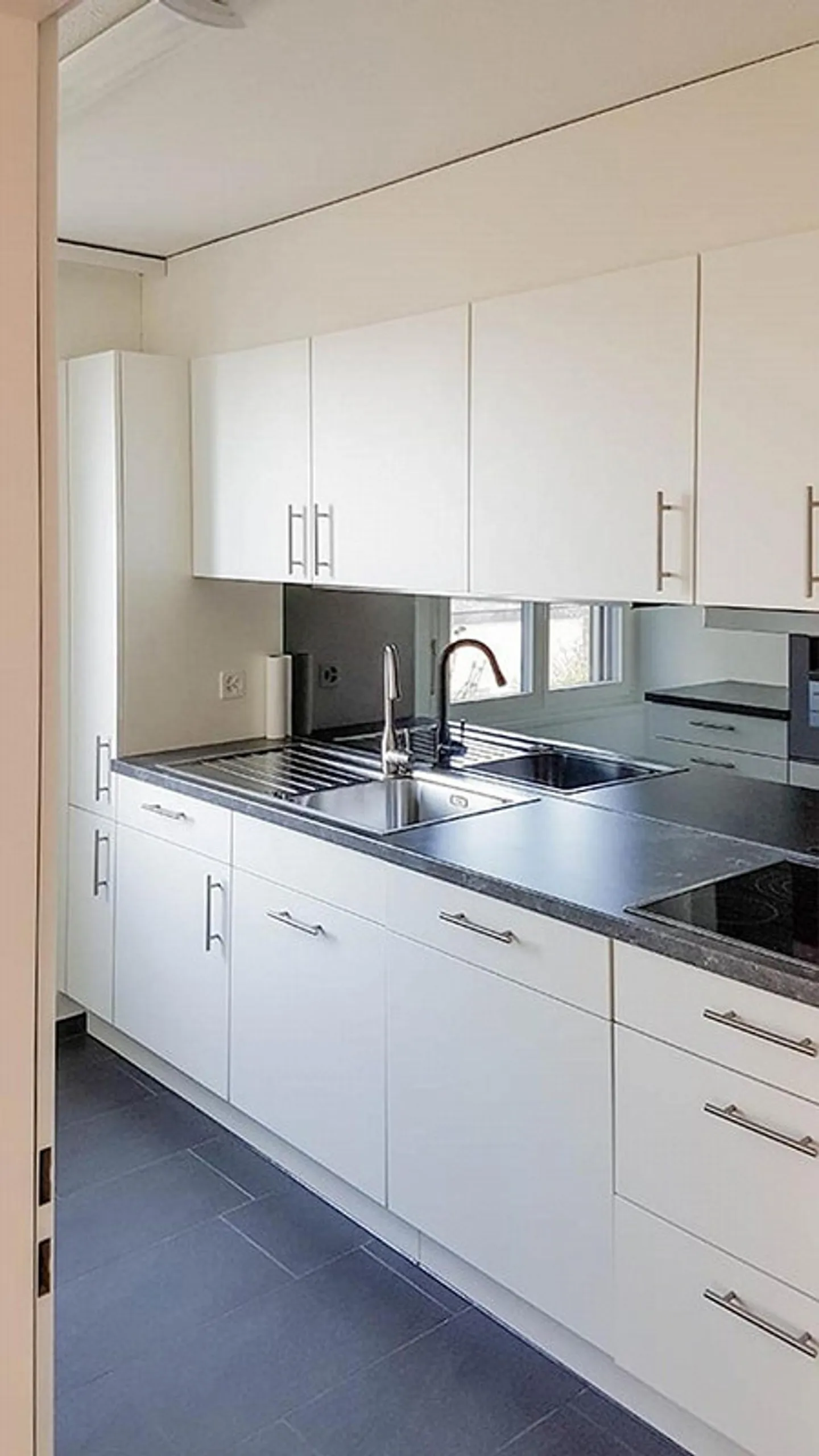 Charming and sun-drenched terrace apartment - Photo 6 of 8