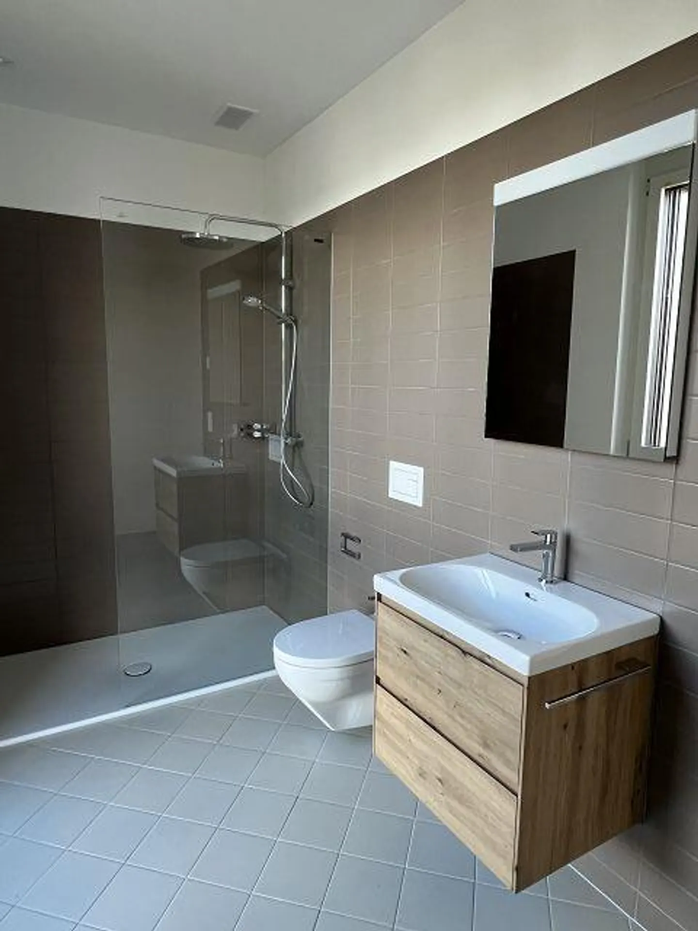schöne Neubauwohnung im Zentrum Münchwilen - Foto 7 di 13