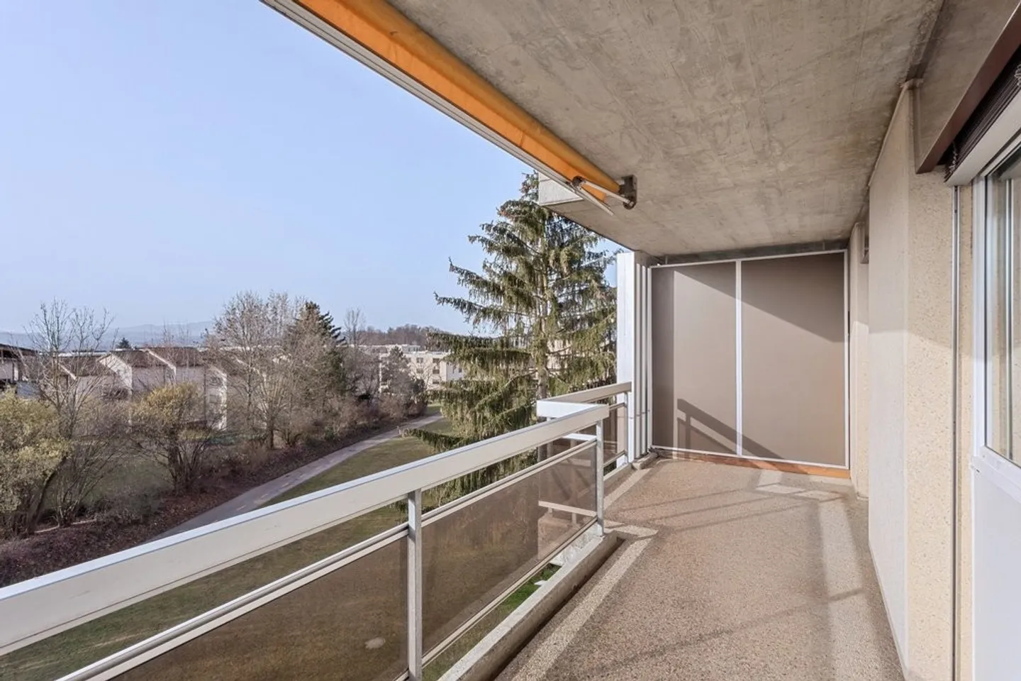 Modern Apartment in Quiet Area - Photo 11 of 12