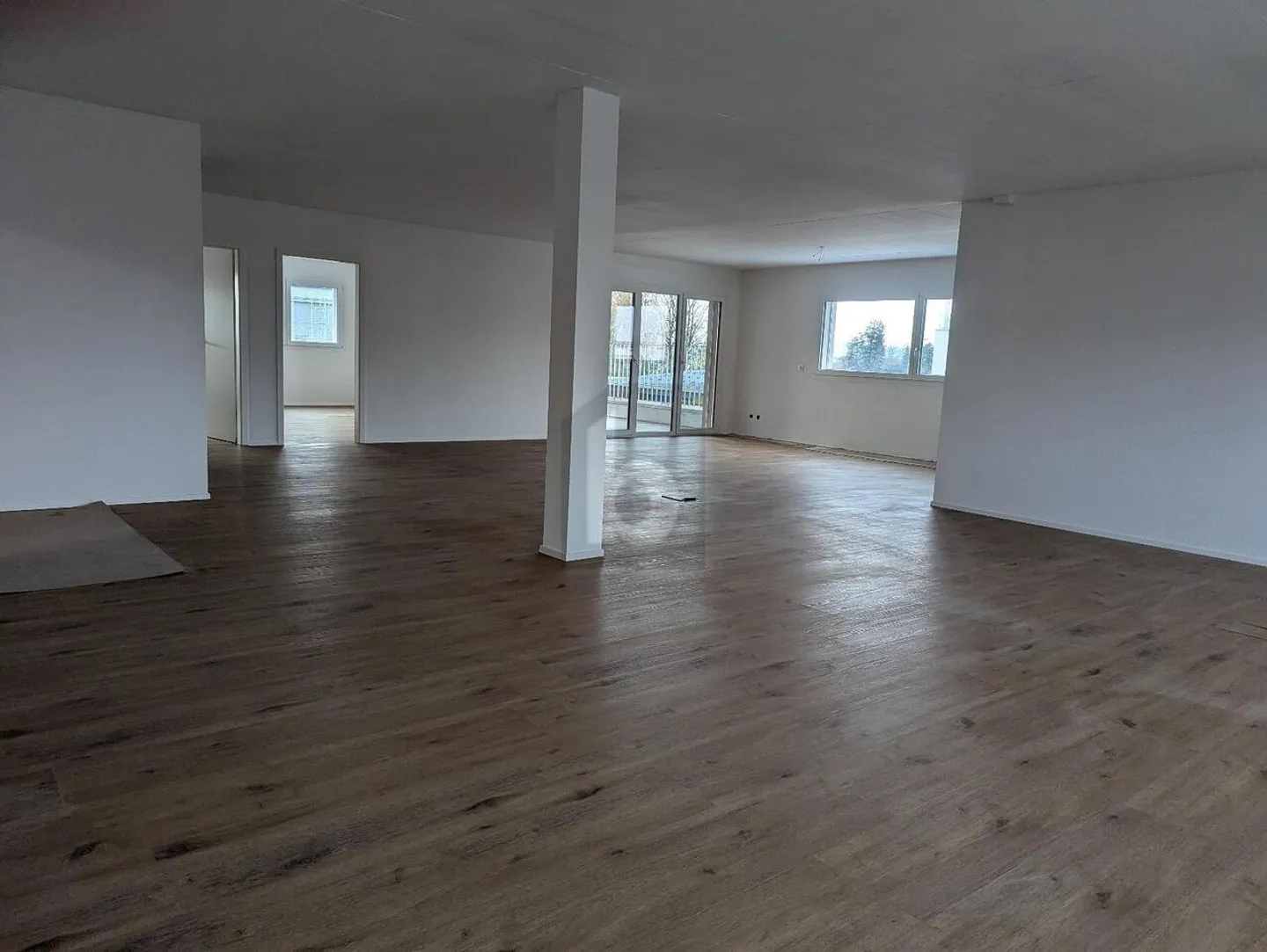 MODERNO E SPAZIOSO - Foto 3 di 4