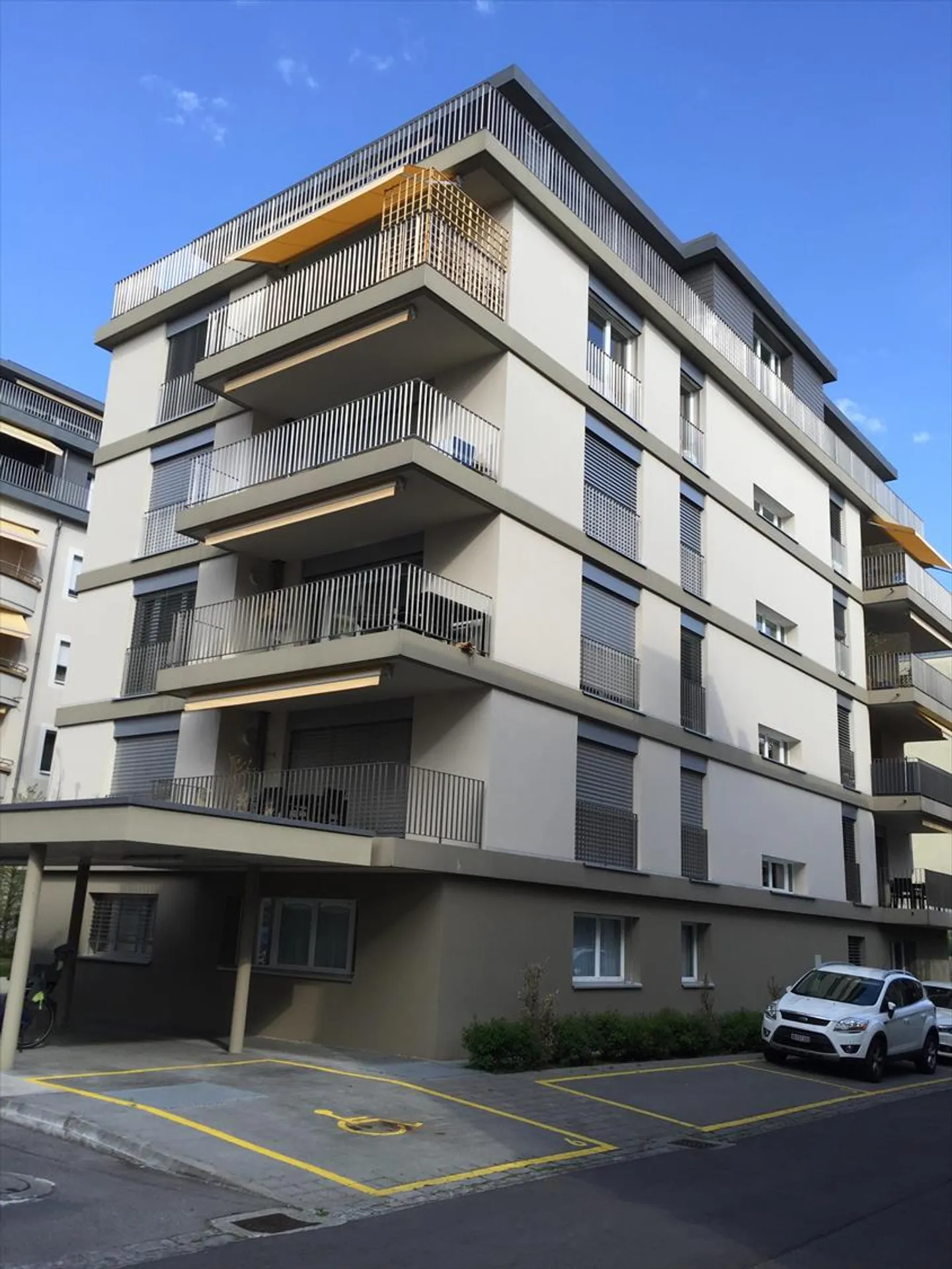 Posti auto interni in affitto - Foto 1 di 2