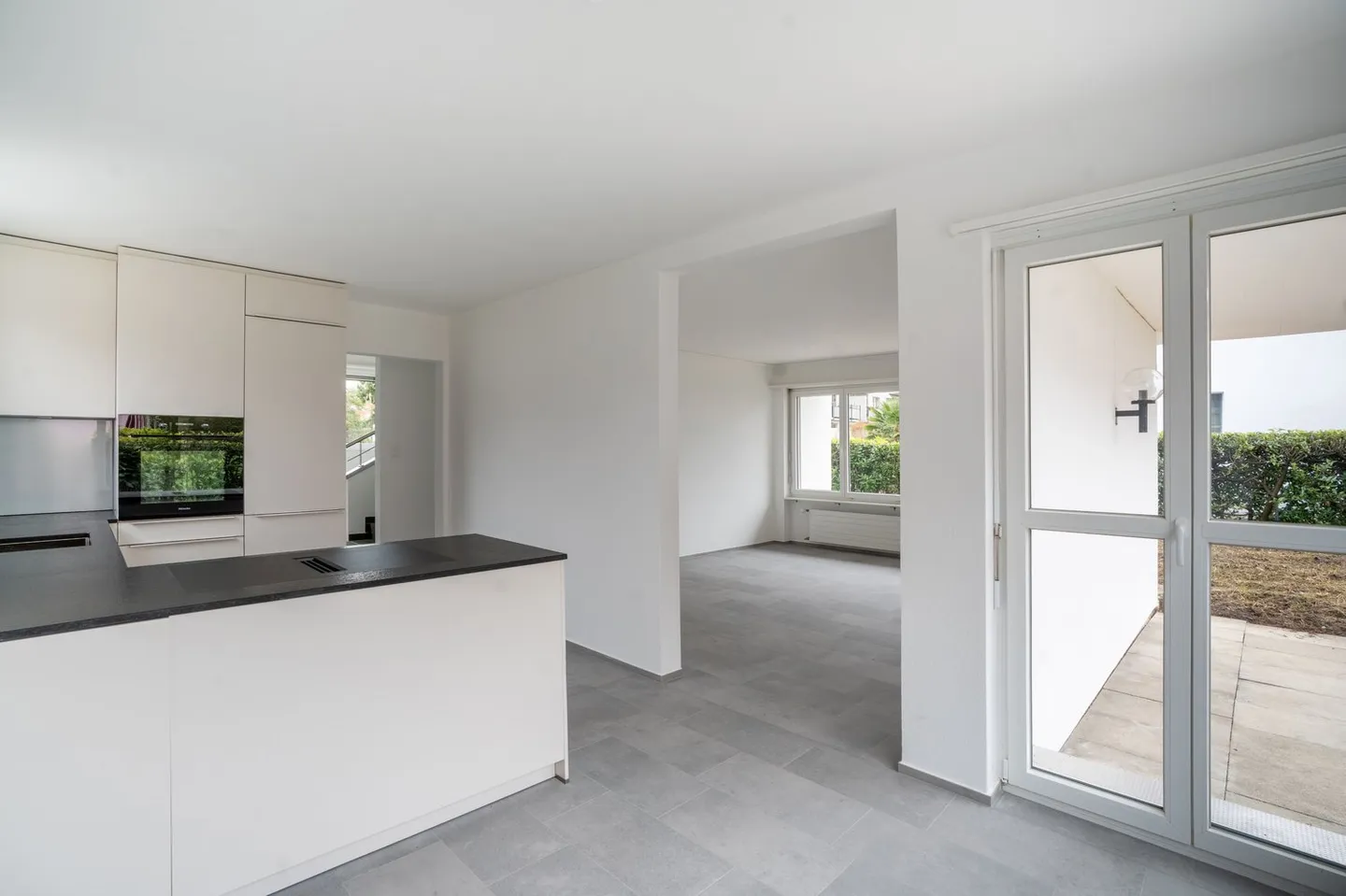 Charming 6.5-Room Single-Family House in a Quiet Location - Photo 4 of 14