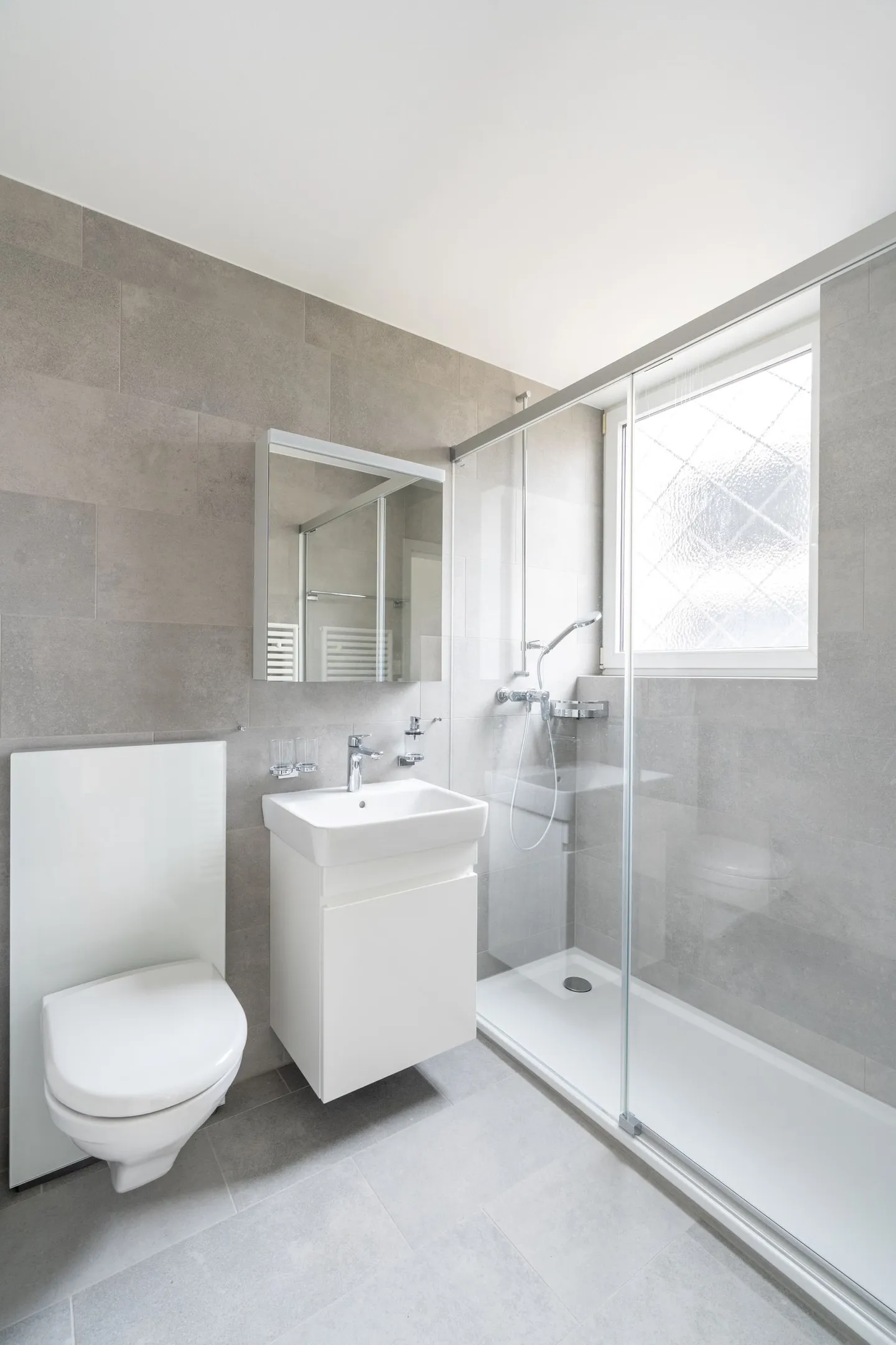 Charming 6.5-Room Single-Family House in a Quiet Location - Photo 7 of 14