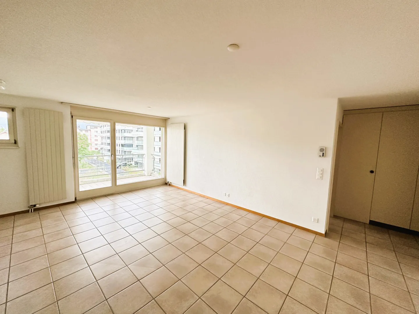 Bright, ideally arranged and with balcony - Photo 2 of 7