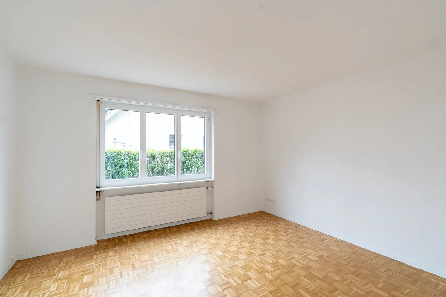 Charming 6.5-Room Single-Family House in a Quiet Location - Photo 8 of 14