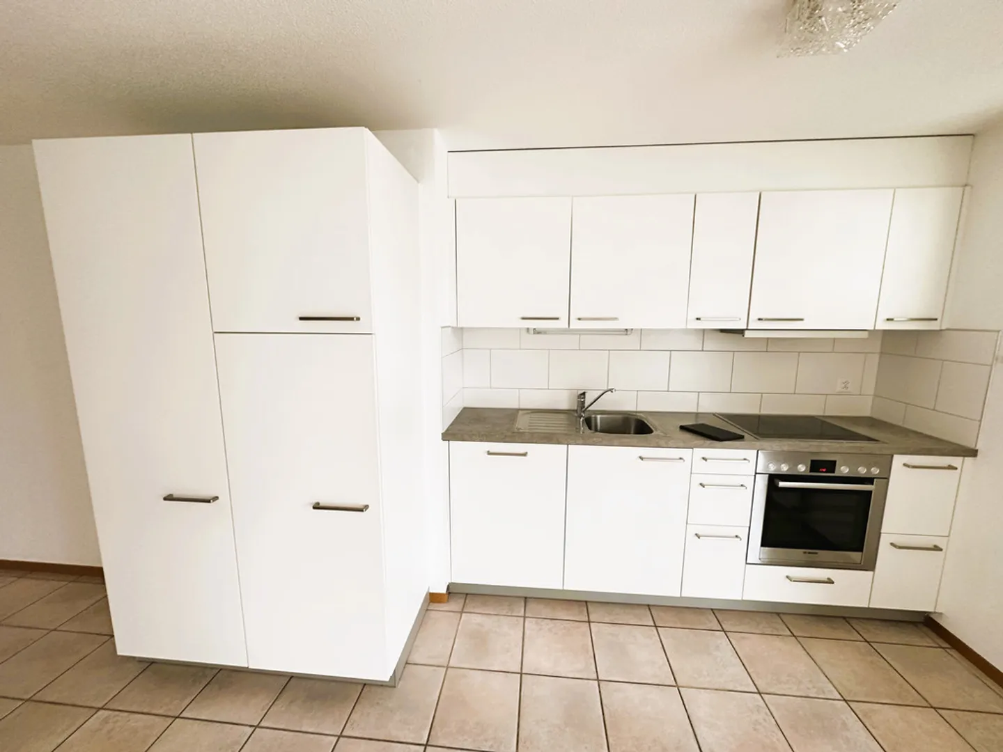 Bright, ideally arranged and with balcony - Photo 3 of 7