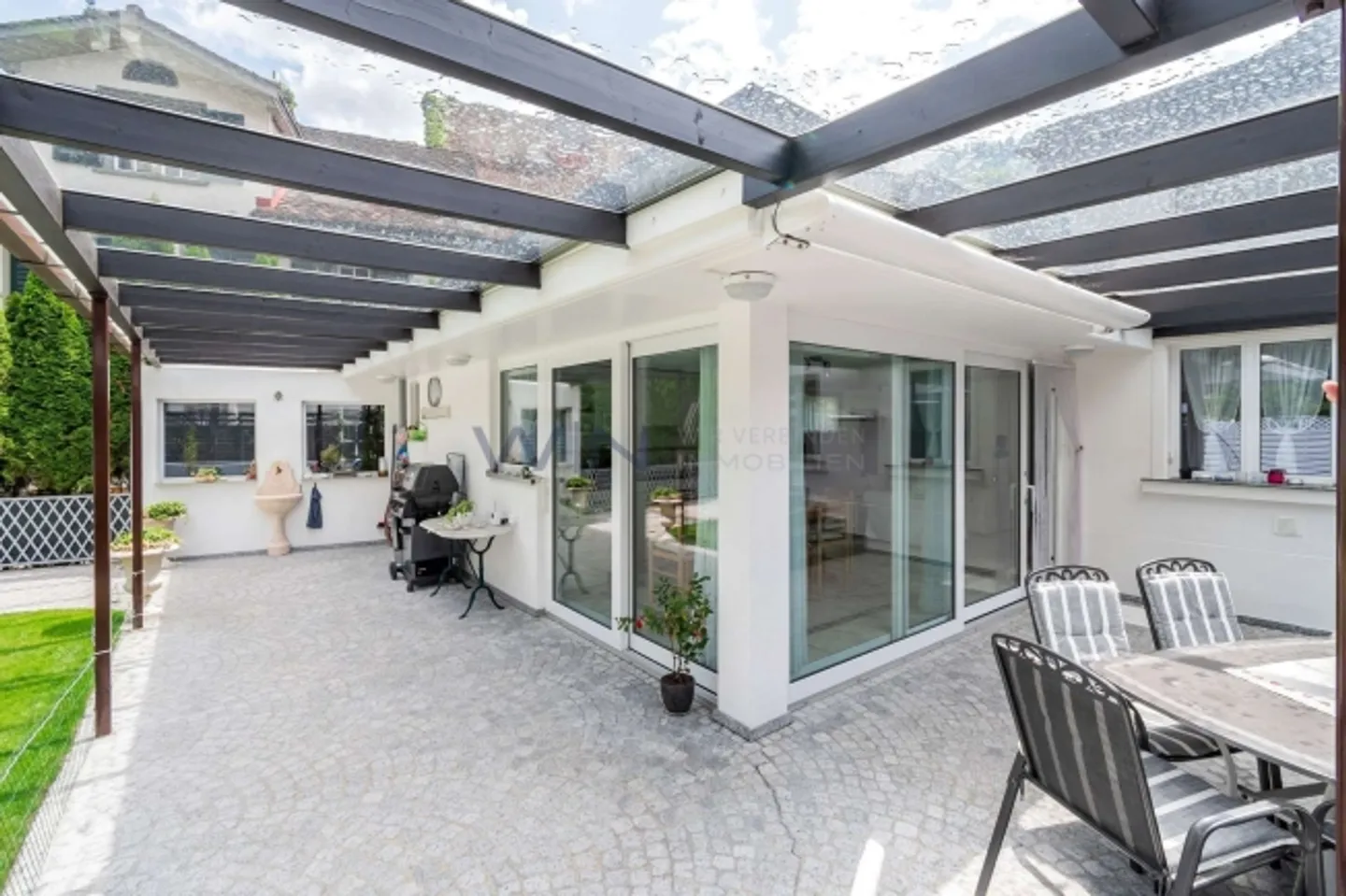 Spectacular Detached House - Your New Oasis of Well-being - Photo 1 of 1