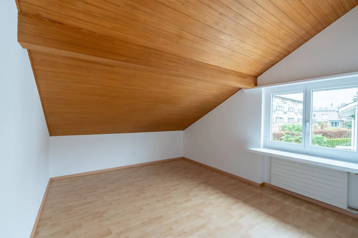 Charming 6.5-Room Single-Family House in a Quiet Location - Photo 11 of 14