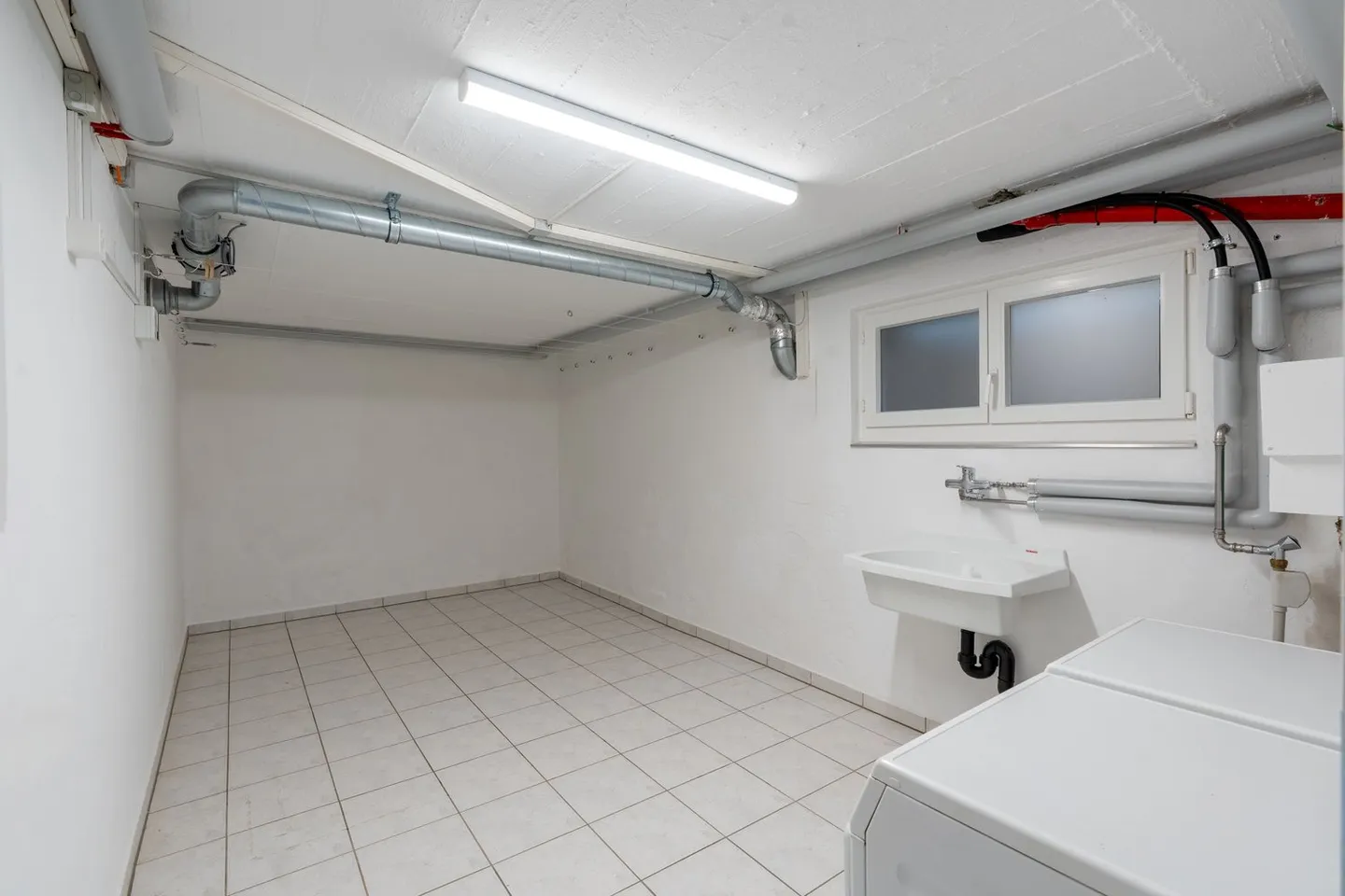 Charming 6.5-Room Single-Family House in a Quiet Location - Photo 13 of 14