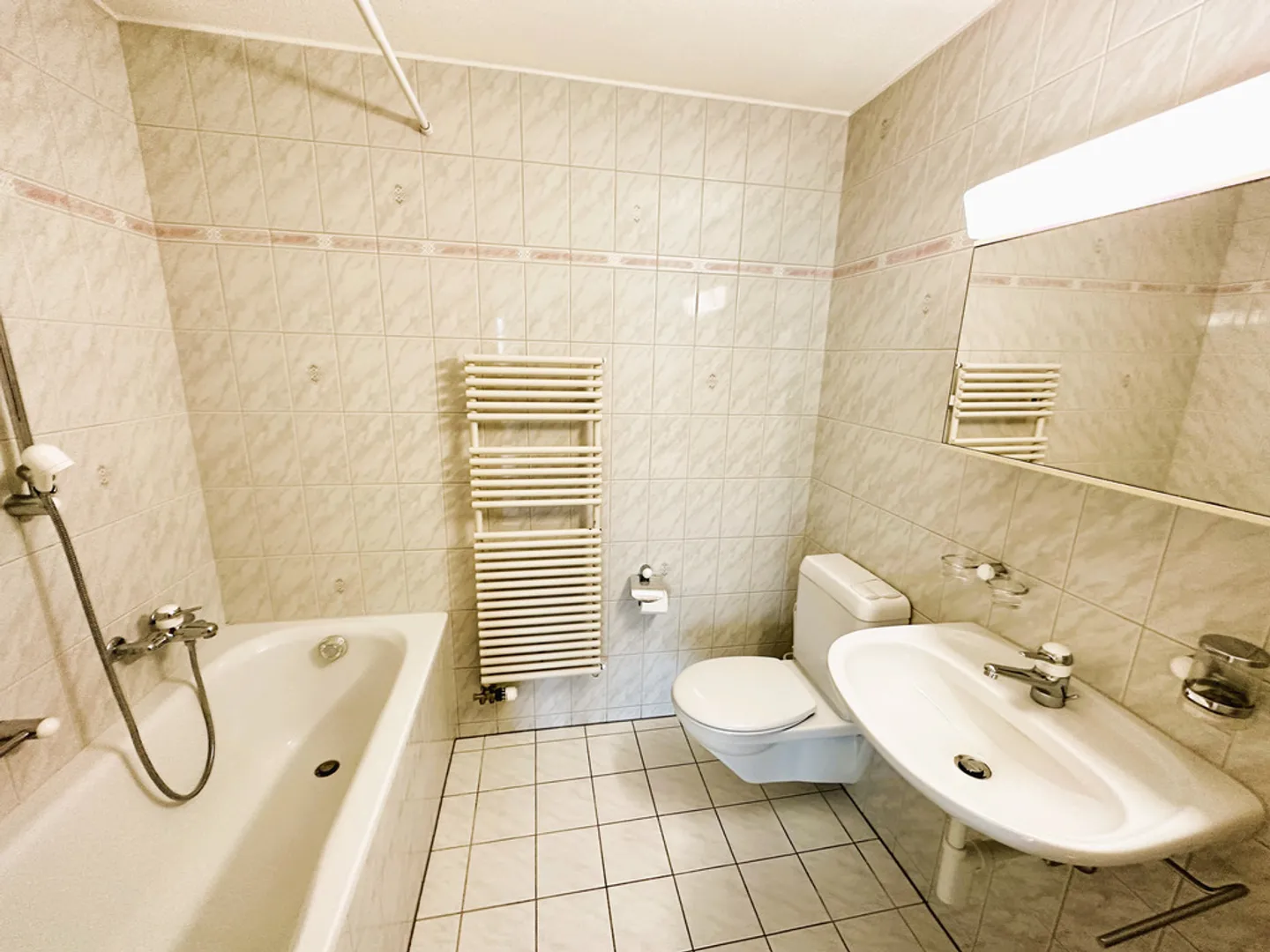 Bright, ideally arranged and with balcony - Photo 5 of 7