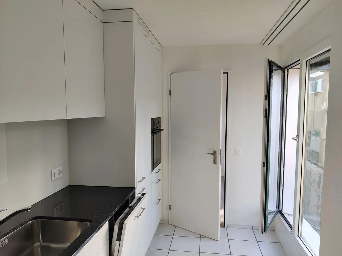 Grand appartement de 4,5 pièces - Appartement en attique avec deux terrasses - Photo 3 sur 13