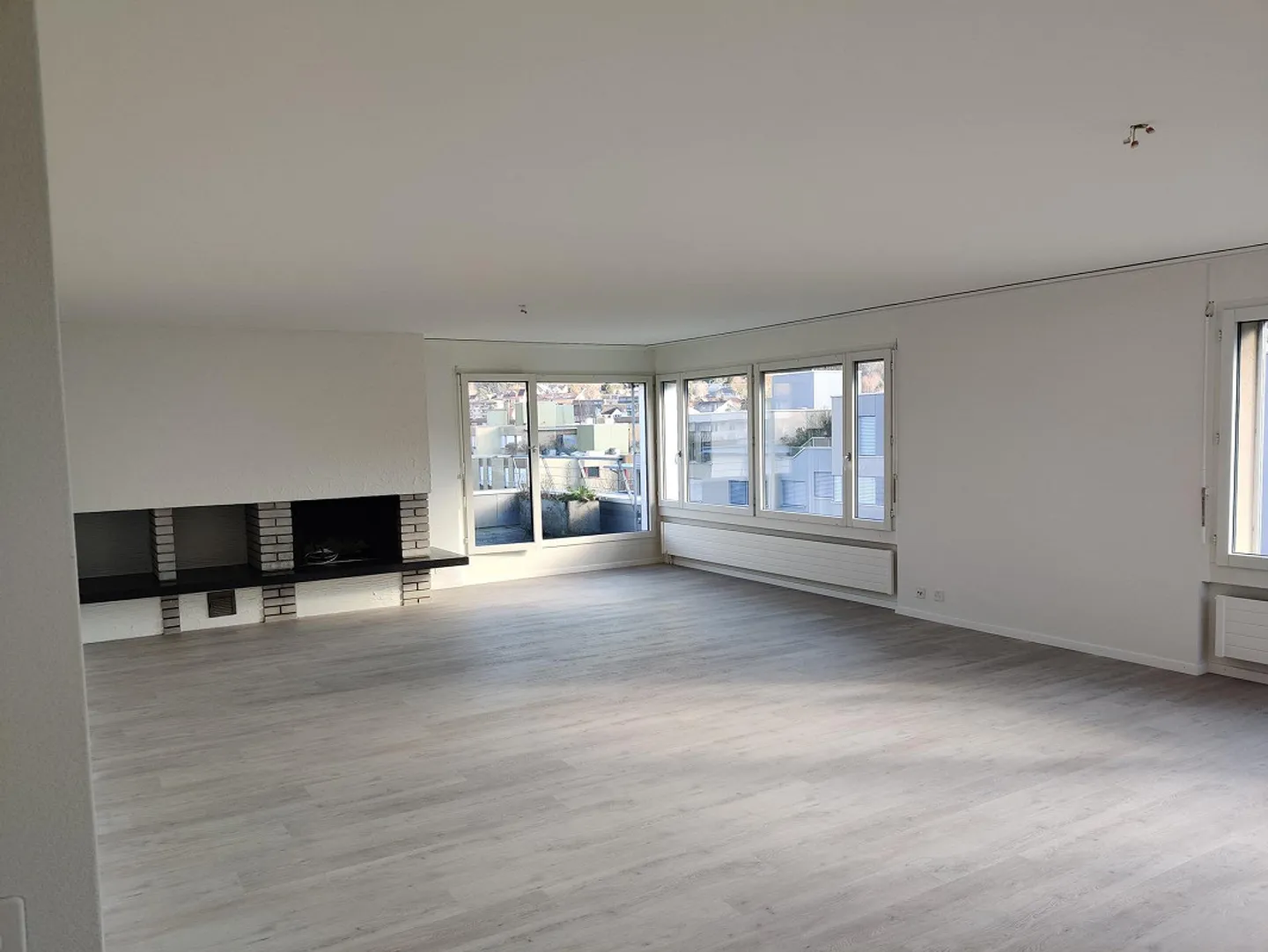 Grand appartement de 4,5 pièces - Appartement en attique avec deux terrasses - Photo 6 sur 13