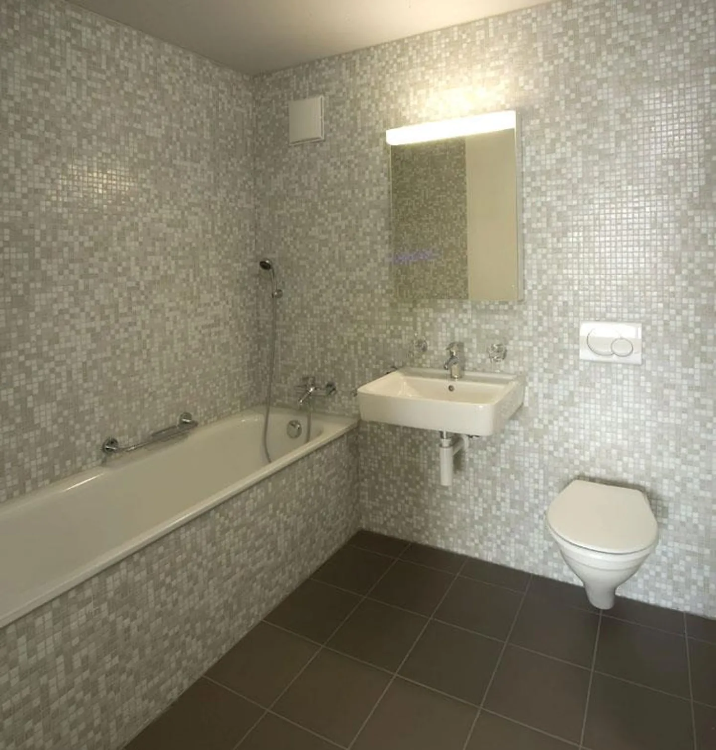 Appartamento moderno con loggia - Foto 3 di 5