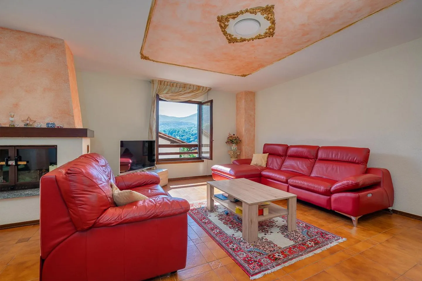 Great Opportunity! - 4.5-Room House in Taverne - Photo 3 of 12