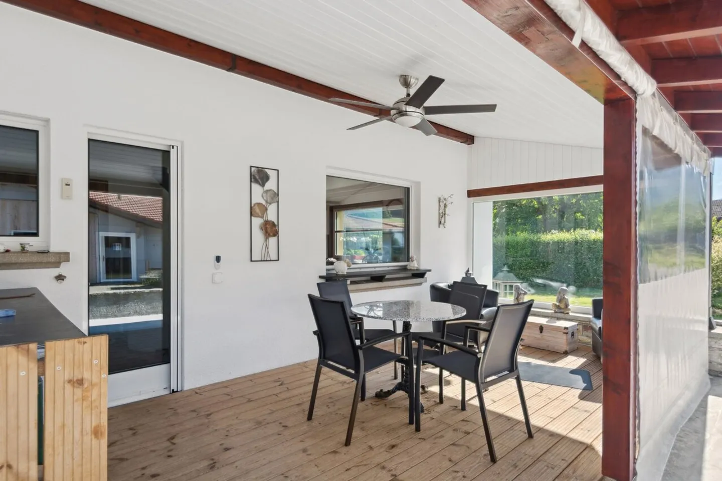 Magnificent house with two apartments and breathtaking views - Photo 15 of 26