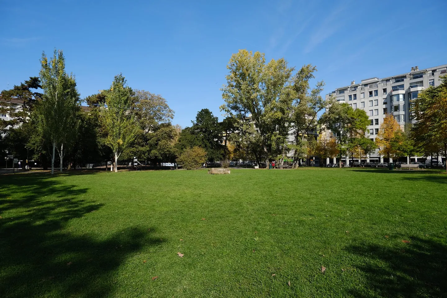 Wunderschöne Durchgangswohnung mit atemberaubendem Blick in Carouge - Foto 1 von 5