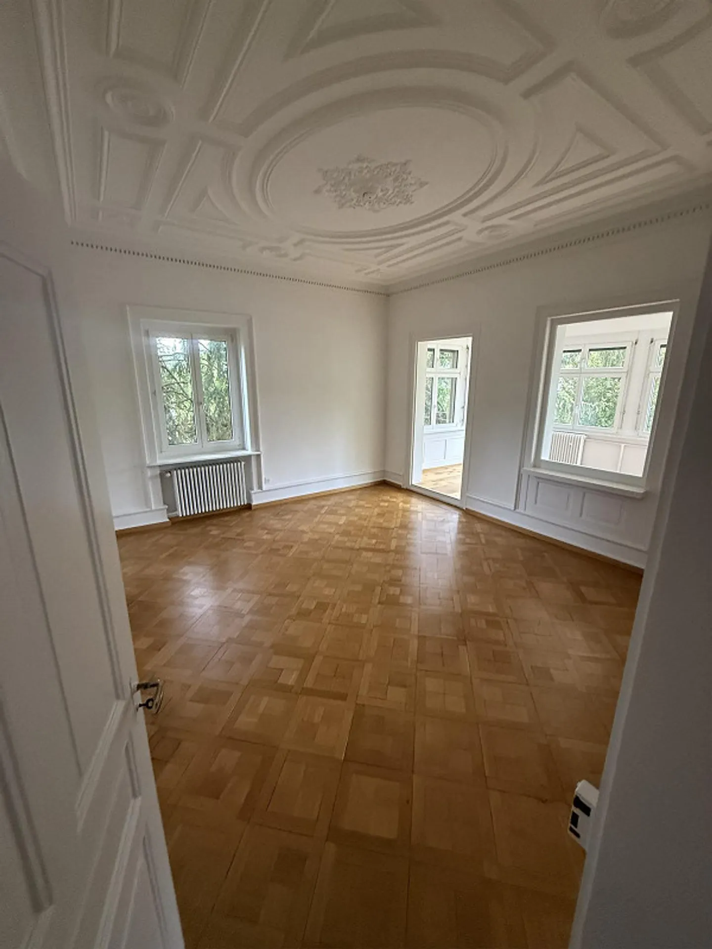 Charmante Albauwohnung mit heller Veranda und Gartenanlage - Photo 1 sur 8