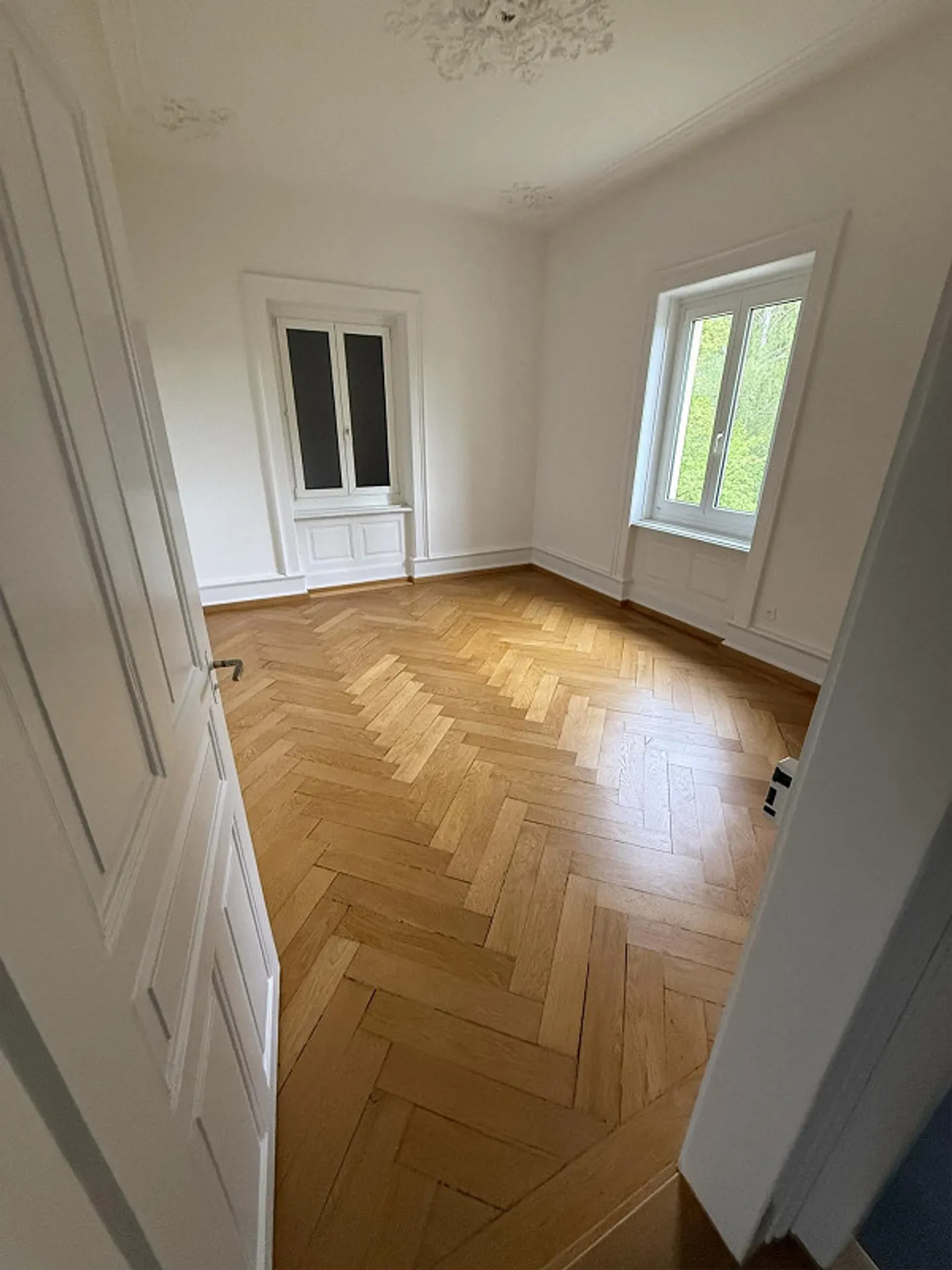 Charmante Albauwohnung mit heller Veranda und Gartenanlage - Photo 2 sur 8