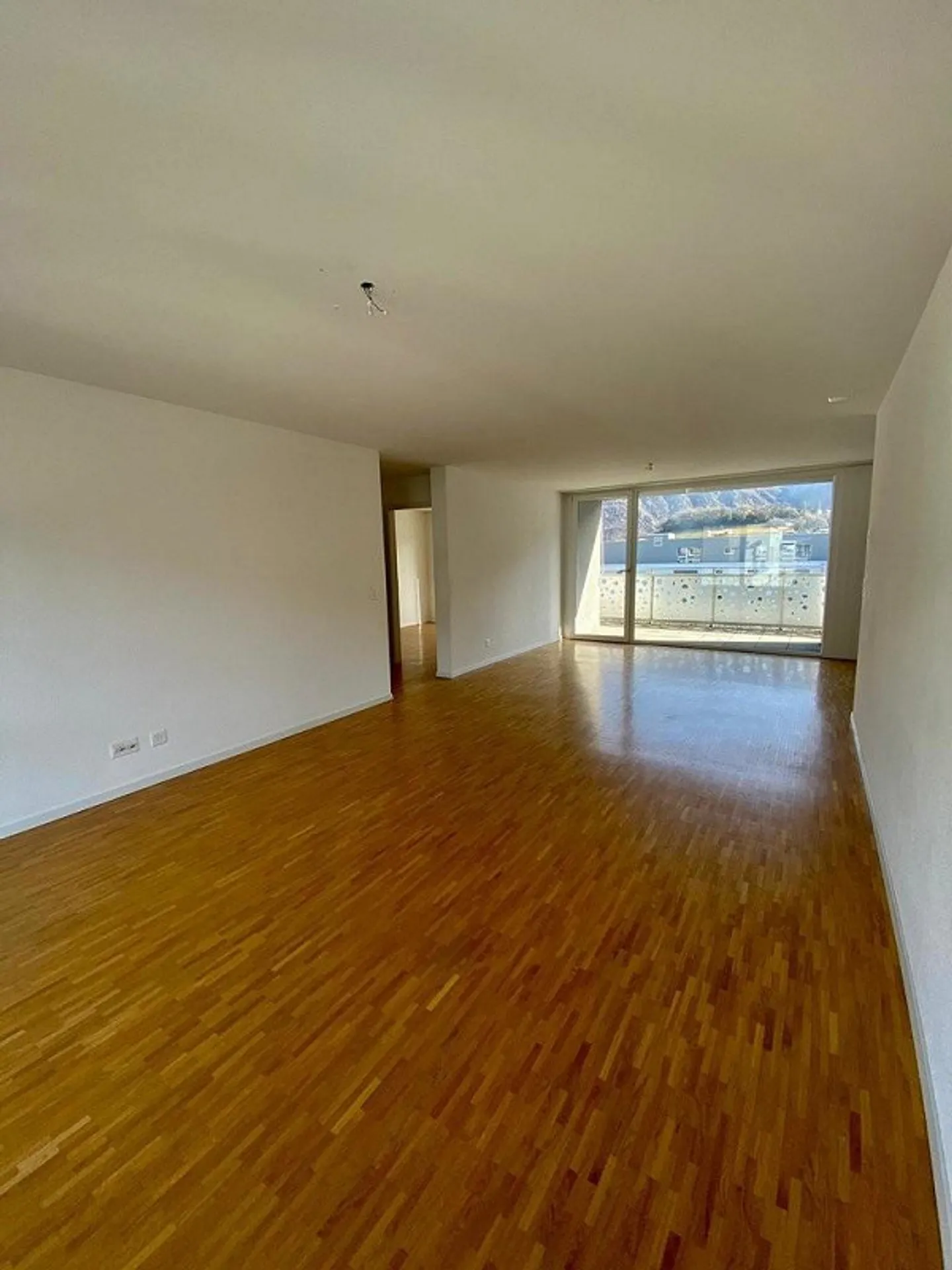 Zu ergreifen! Wunderschöne Wohnung in der Nähe des Stadtzentrums von Sierre! - Foto 2 von 8