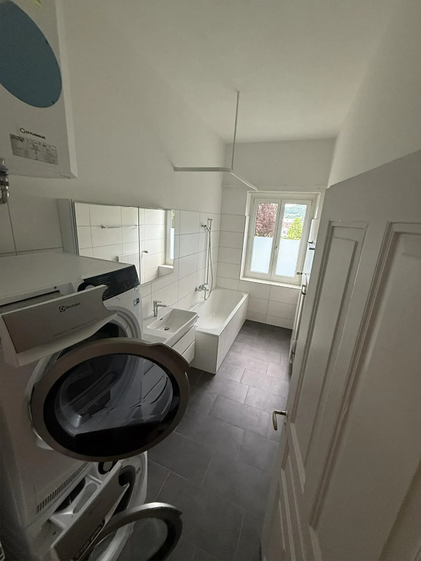 Charmante Albauwohnung mit heller Veranda und Gartenanlage - Photo 5 sur 8