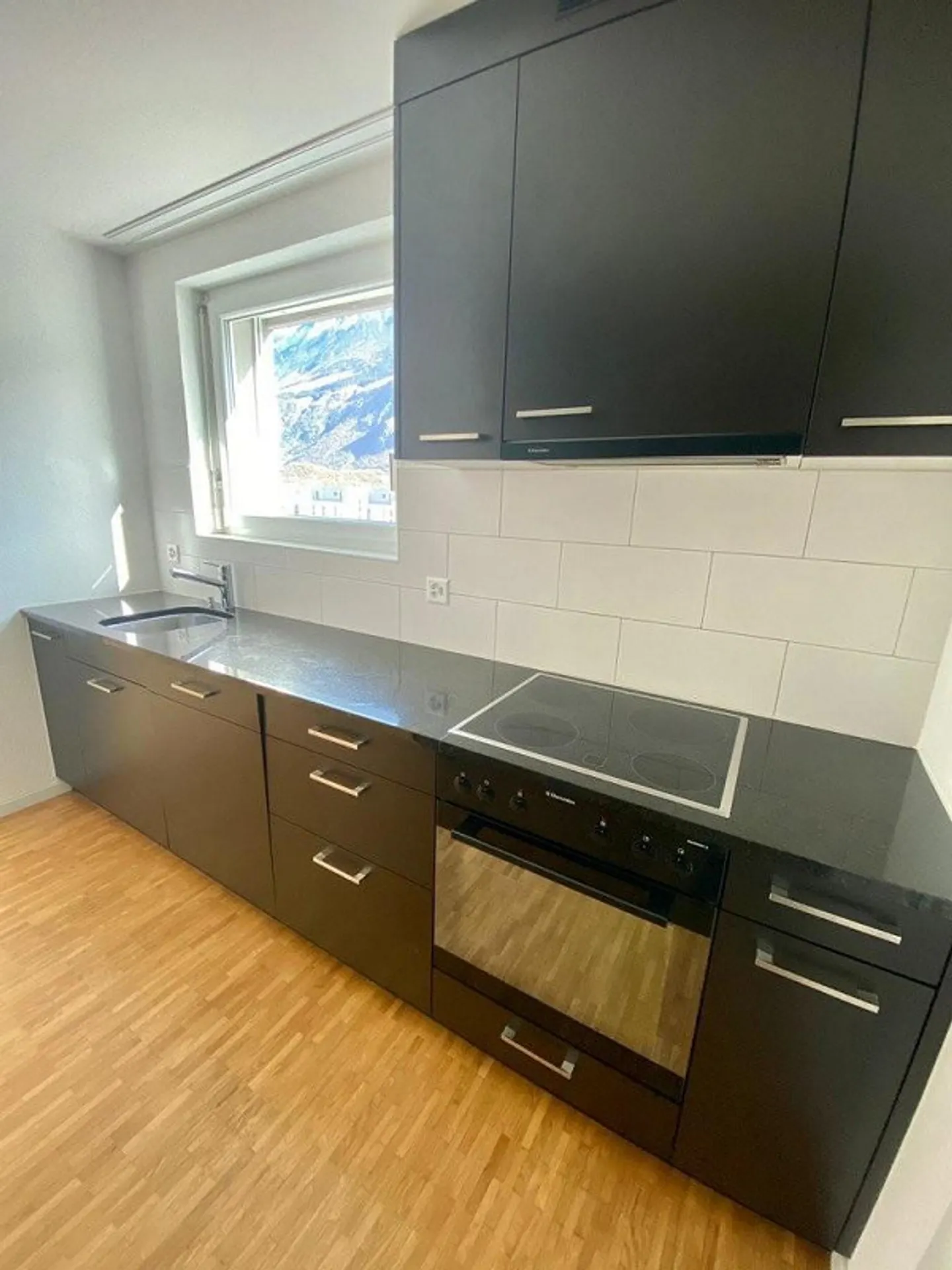 Zu ergreifen! Wunderschöne Wohnung in der Nähe des Stadtzentrums von Sierre! - Foto 3 von 8