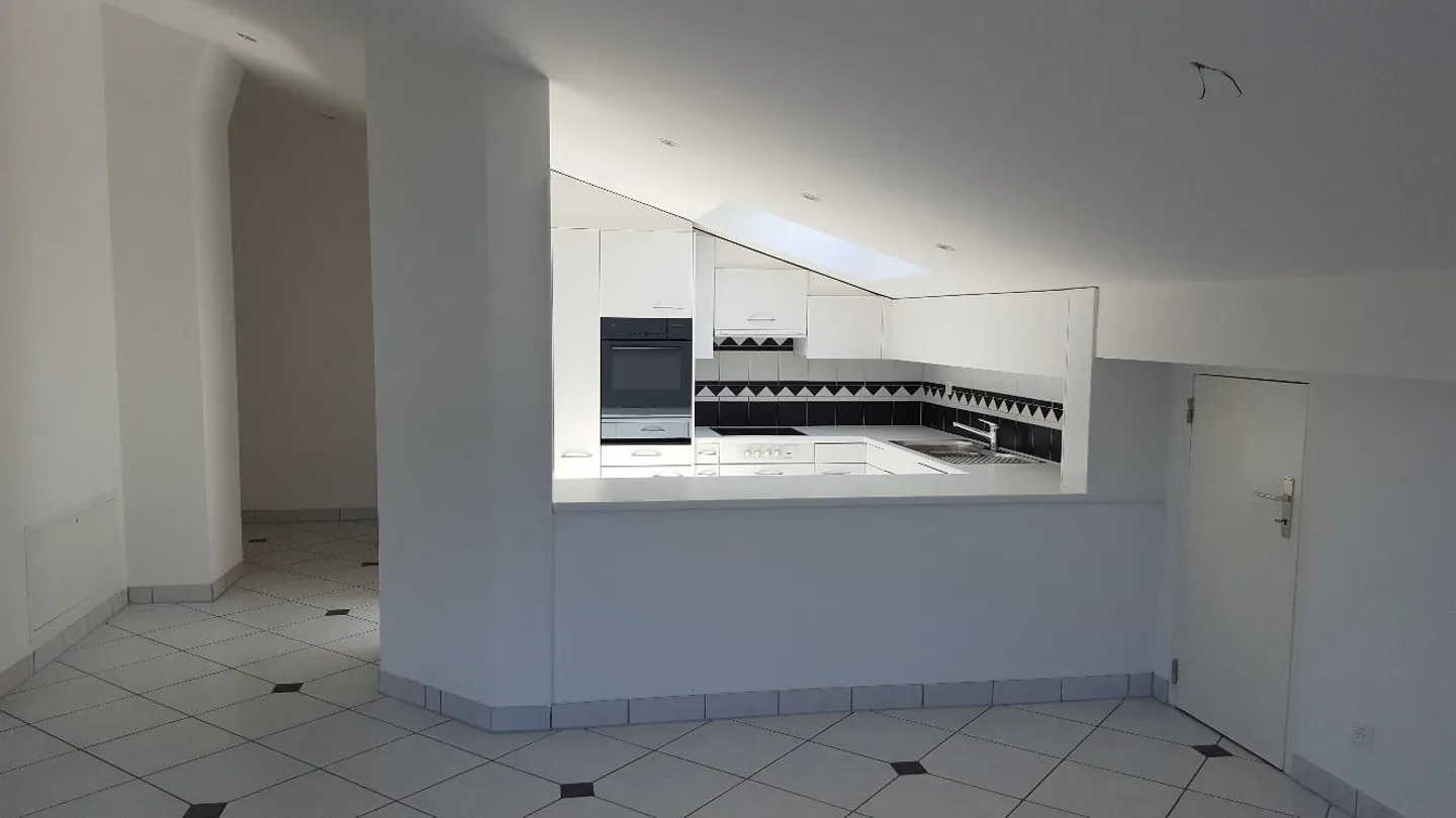 Ampio appartamento attico luminoso di 4,5 stanze in vendita - Foto 1 di 18