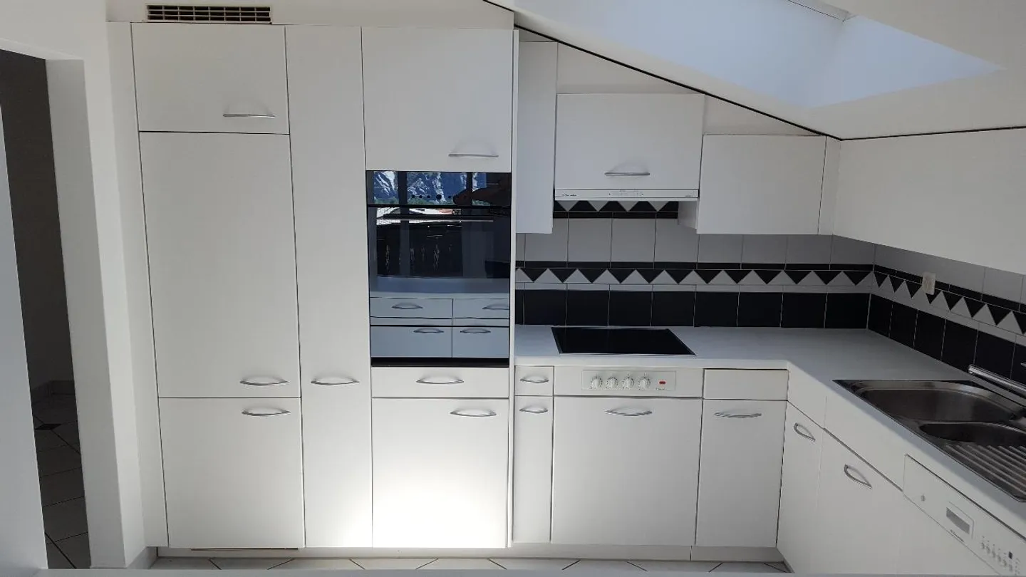 Ampio appartamento attico luminoso di 4,5 stanze in vendita - Foto 2 di 18