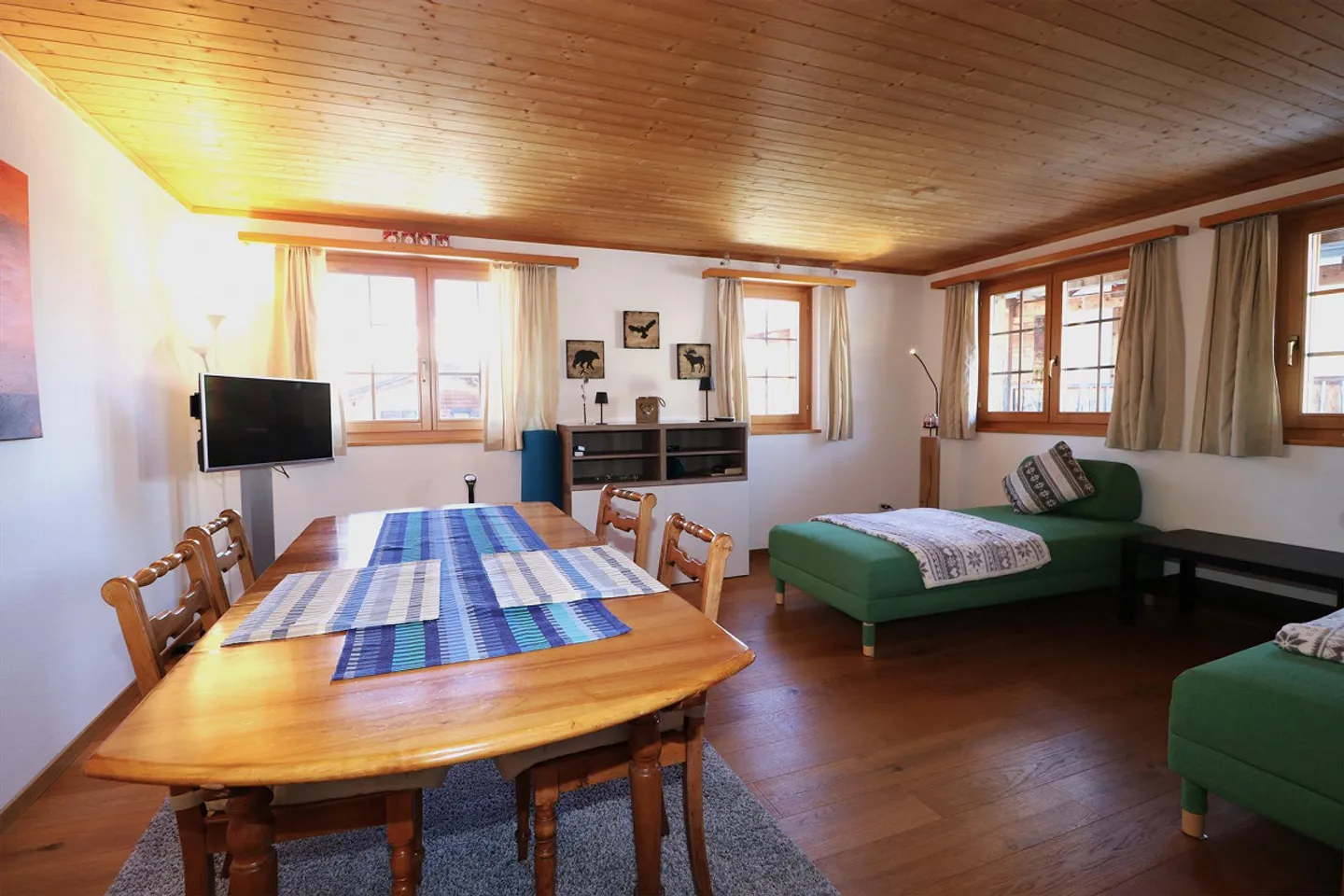 Skiing to the front door - Photo 4 of 20