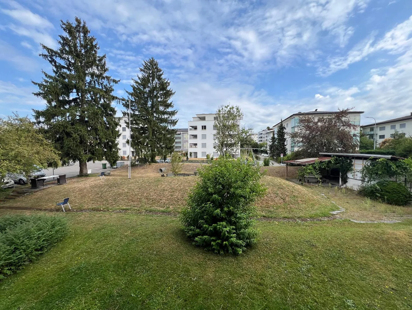 Spacious 2.5-room apartment with two balconies - Photo 10 of 11