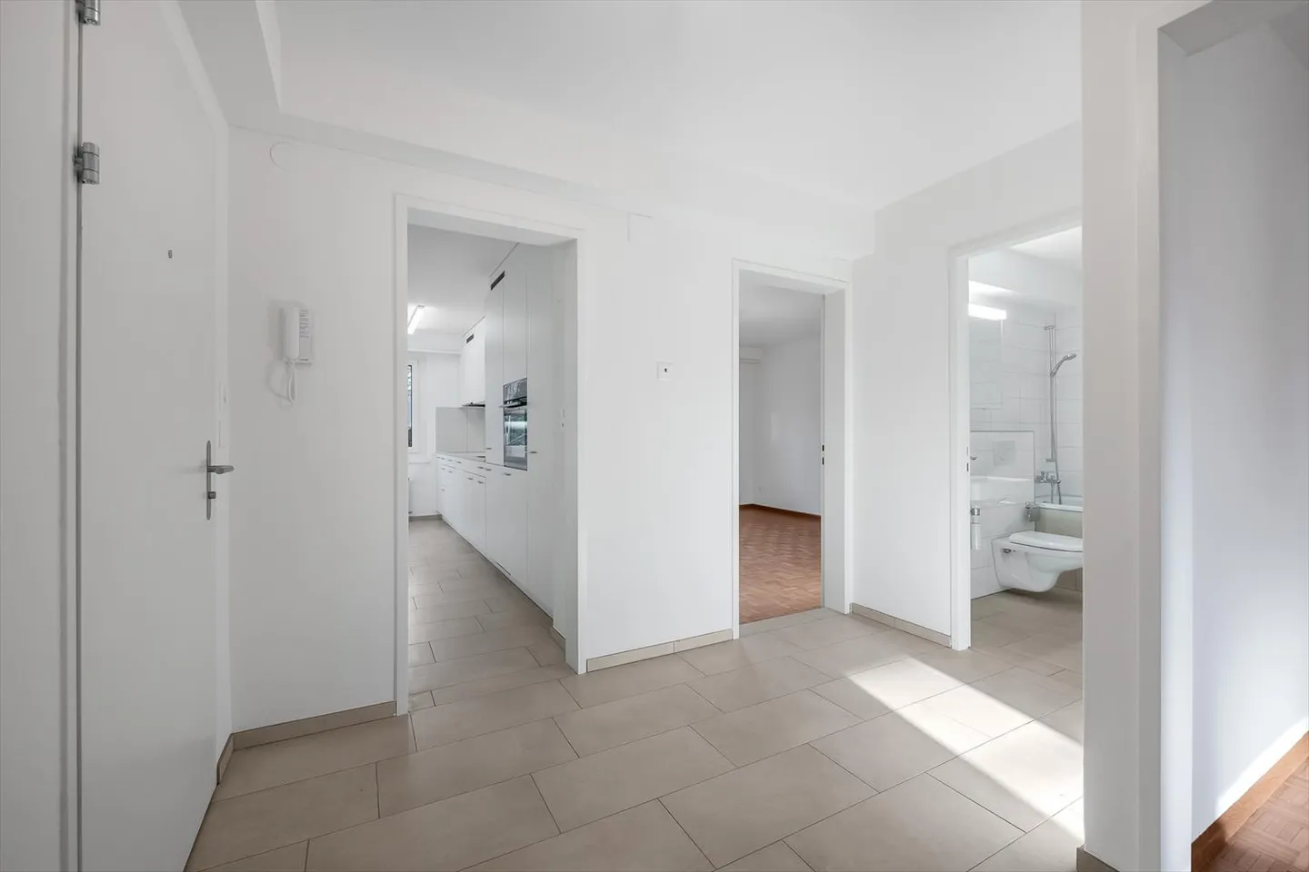 Apartment for rent - Photo 2 of 12