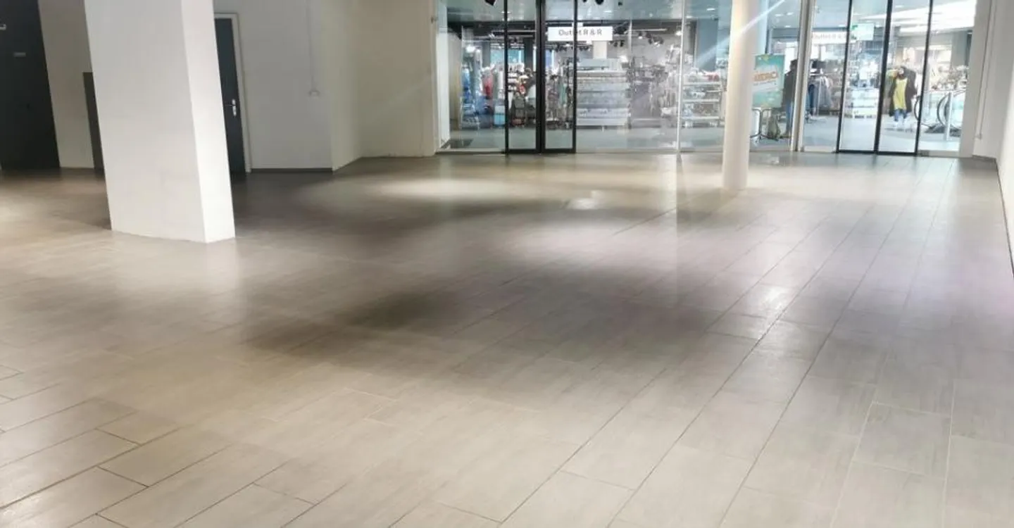 Versatile Commercial Space in Olten - Photo 3 of 7