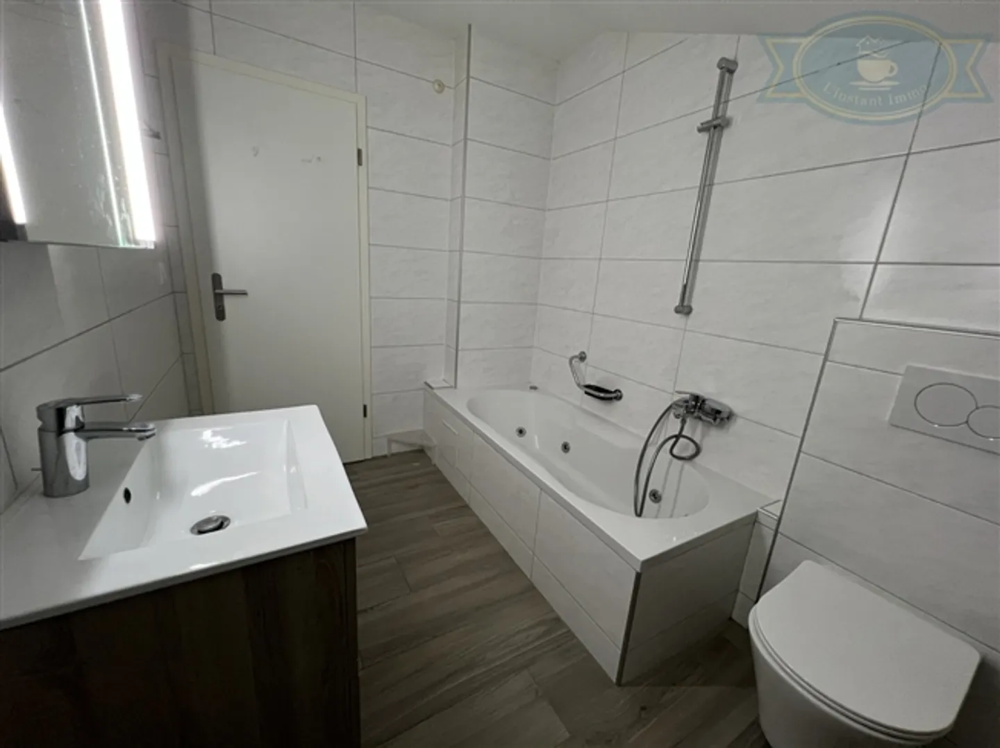 «Voll vermietetes Mischgebäude im Dorfzentrum von Villeret» - Foto 9 von 12