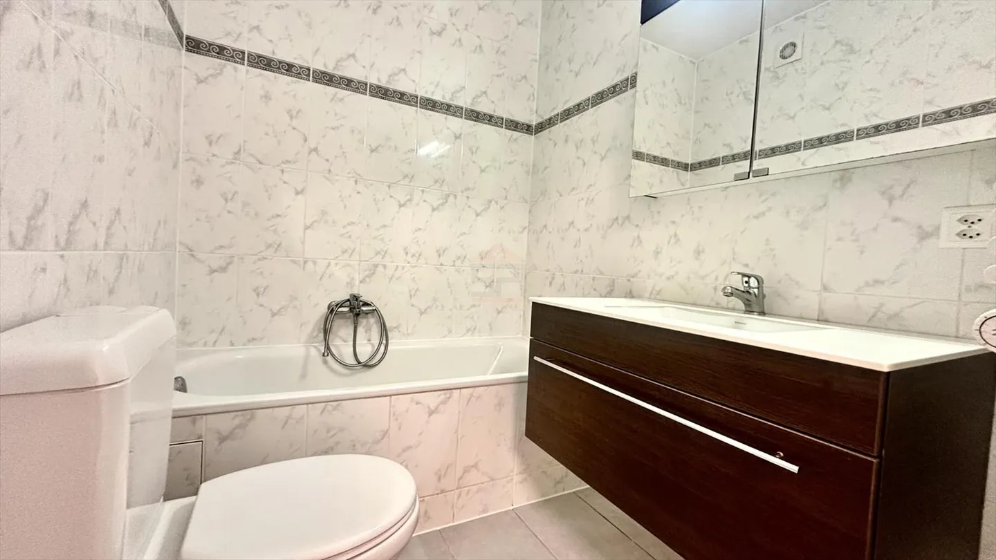 Charming 4-Room Duplex Apartment, Completely Renovated, 108 m² - Photo 7 of 8