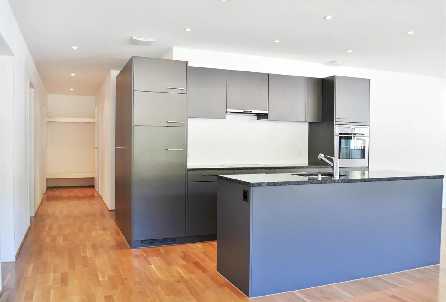Large beautiful 4.5 room apartment for rent - Photo 2 of 12