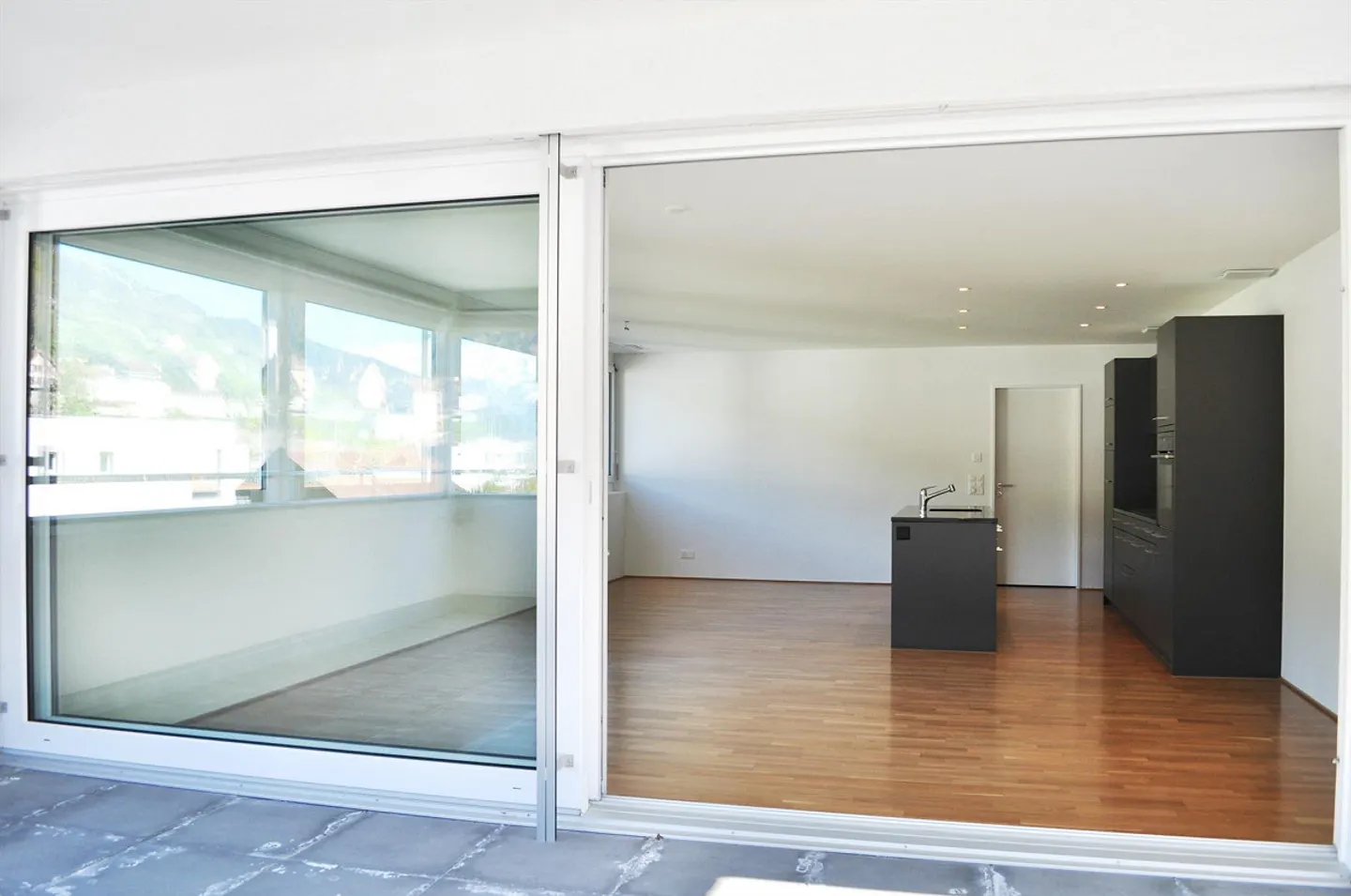 Large beautiful 4.5 room apartment for rent - Photo 3 of 12
