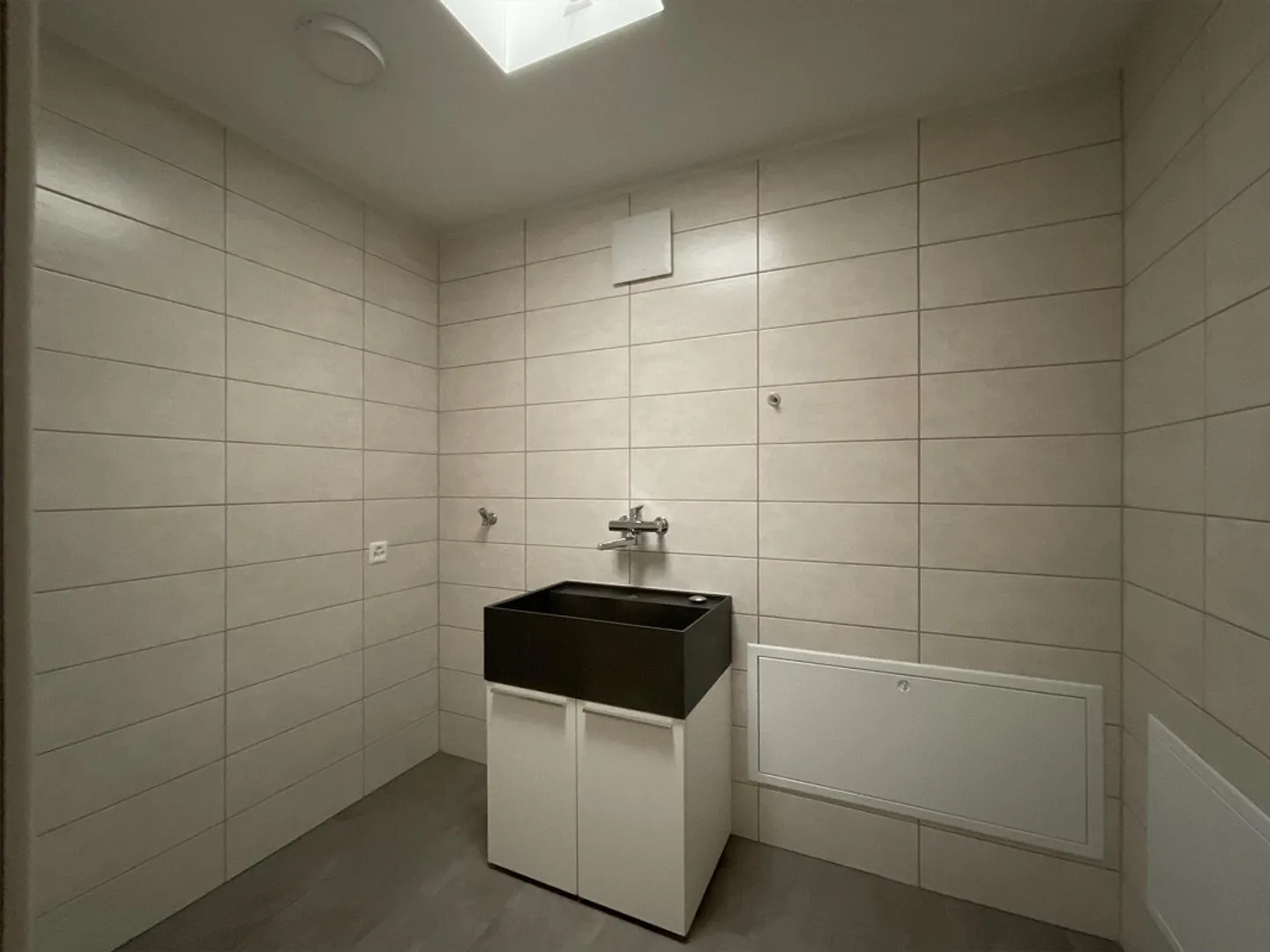 CASLANO - ZU VERKAUFEN GERÄUMIGE 6.5 ZIMMER MIT POOL - Foto 3 von 13