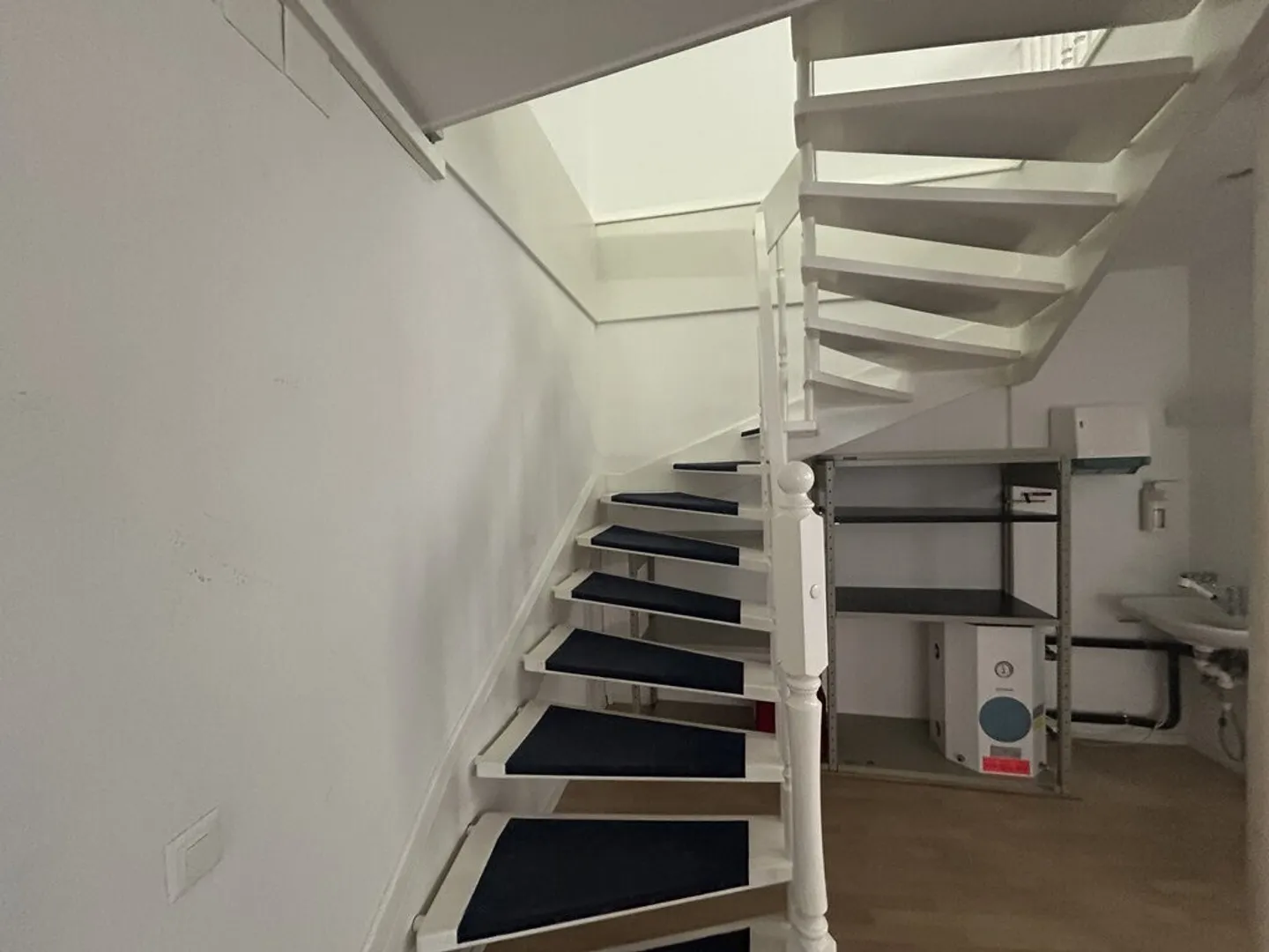 Spacious retail space in a central location - Photo 4 of 5
