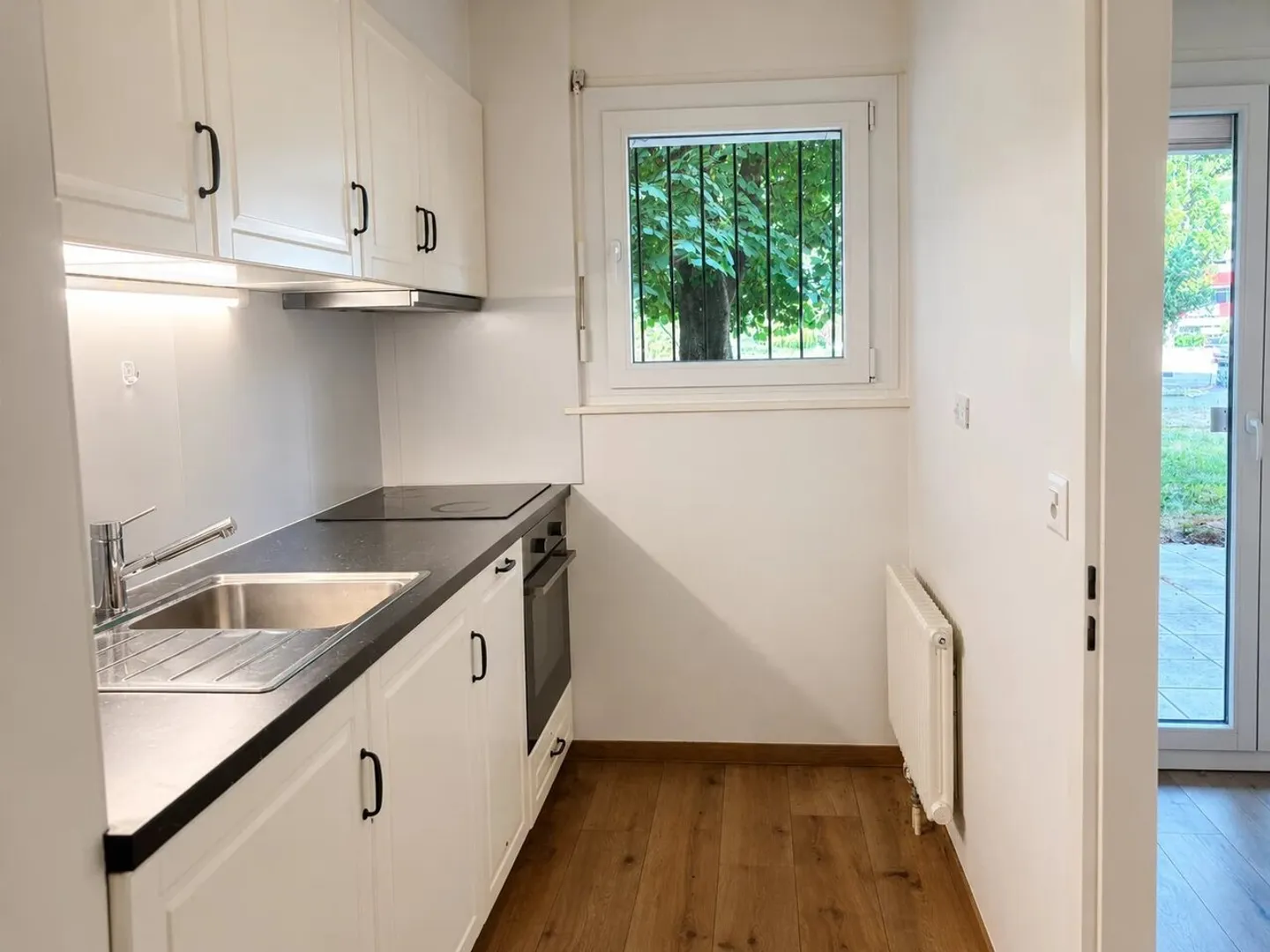 Attraktive Rendite in Sierre: renovierte 2,5 Zimmer mit Terrasse - Foto 2 von 7
