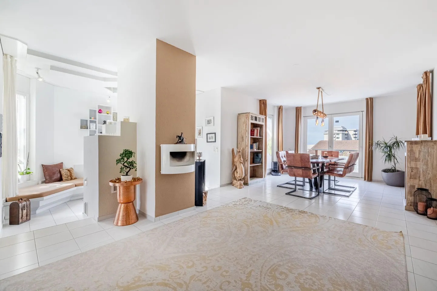 Villa rappresentativa e unica in una posizione residenziale di alto livello con vista lago attraente e appartamento - Foto 6 di 65