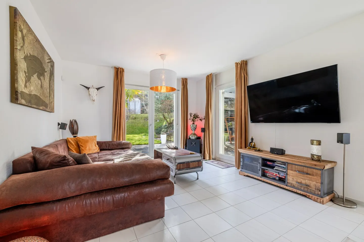 Villa rappresentativa e unica in una posizione residenziale di alto livello con vista lago attraente e appartamento - Foto 9 di 65