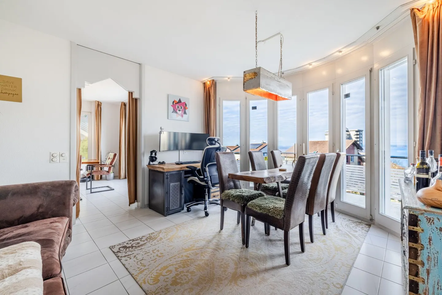 Villa rappresentativa e unica in una posizione residenziale di alto livello con vista lago attraente e appartamento - Foto 19 di 65
