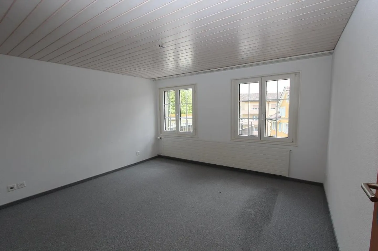 appartement charmant dans un ancien bâtiment - Photo 3 sur 8