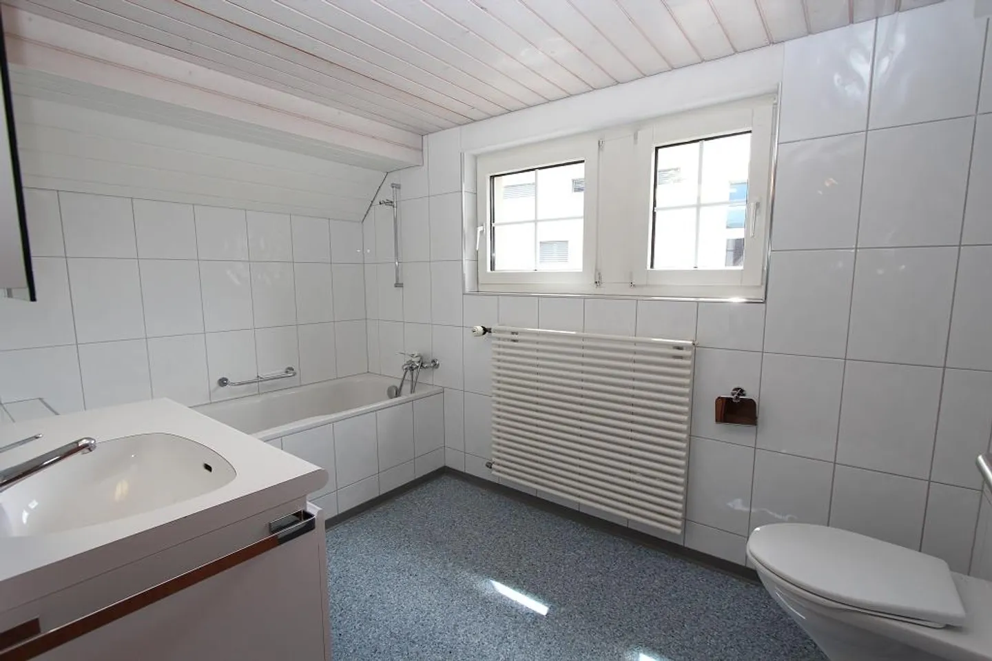 appartement charmant dans un ancien bâtiment - Photo 4 sur 8