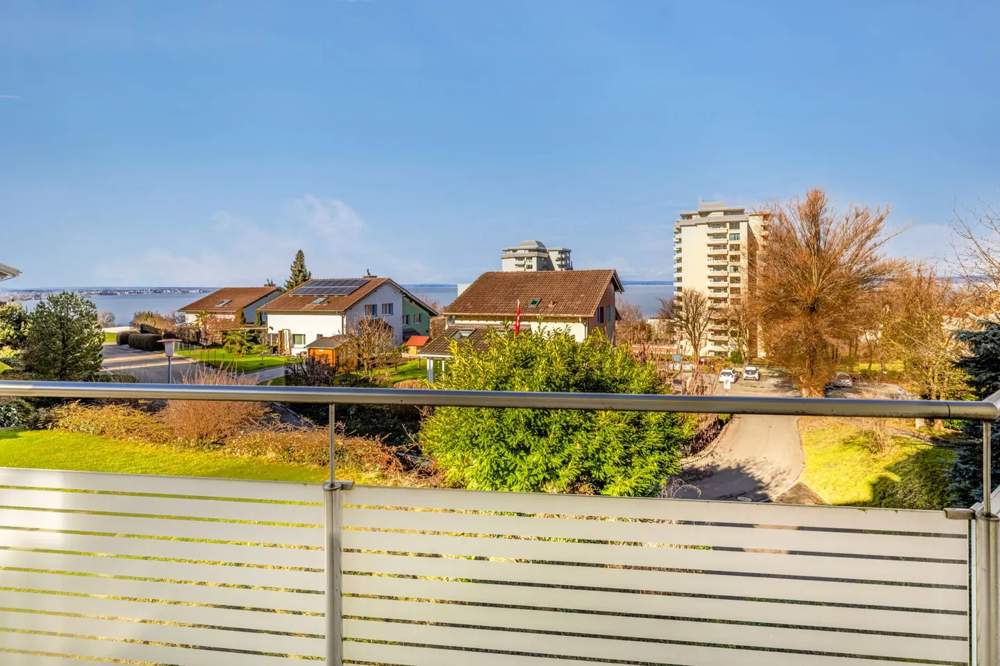 Villa rappresentativa e unica in una posizione residenziale di alto livello con vista lago attraente e appartamento - Foto 46 di 65